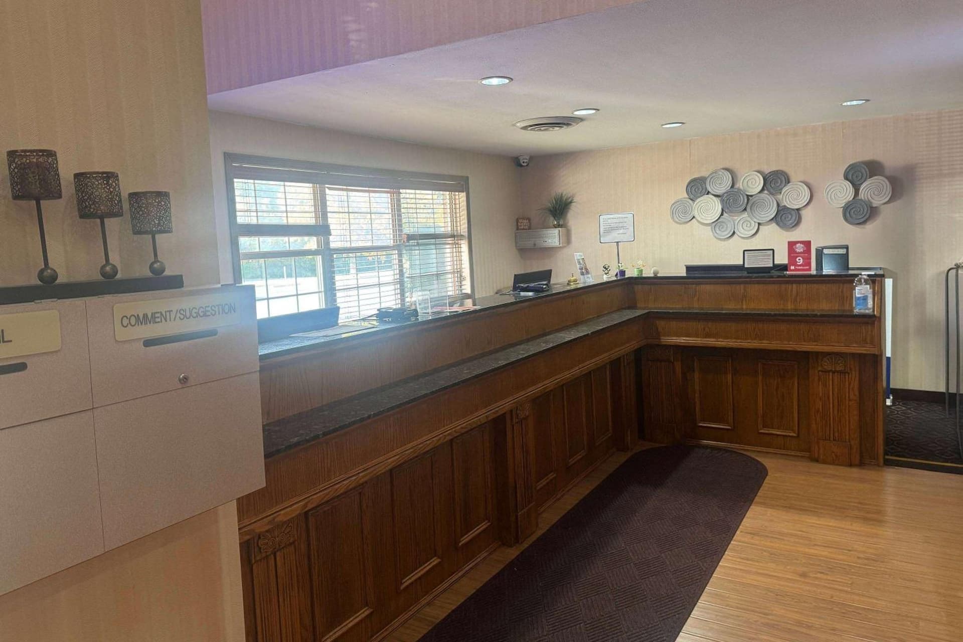 Baymont by Wyndham Chester IL interior in Chester, IL — gallery photo 2