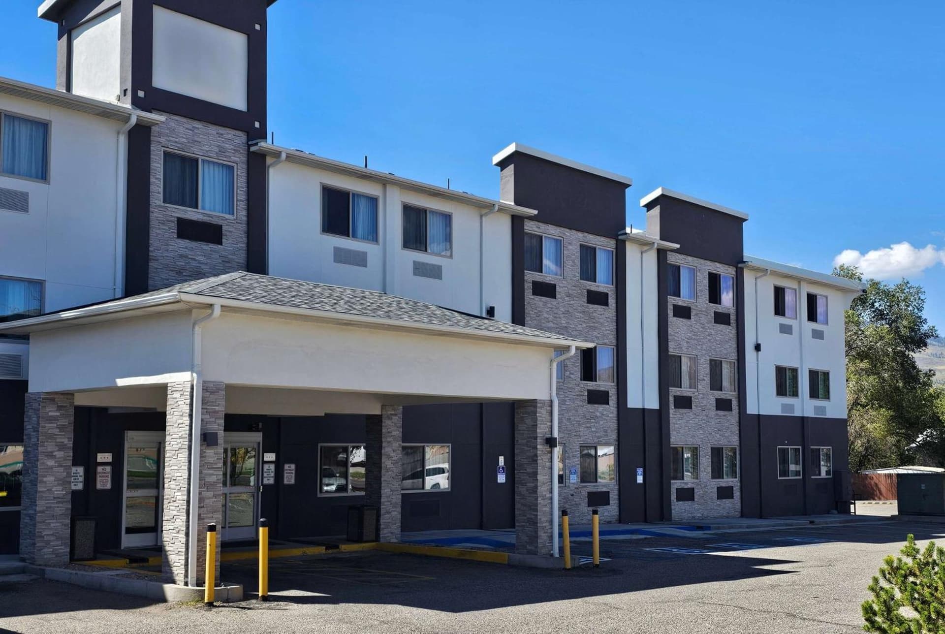 Wingate by Wyndham Los Alamos featured exterior or lobby in Los Alamos, NM — similar hotel