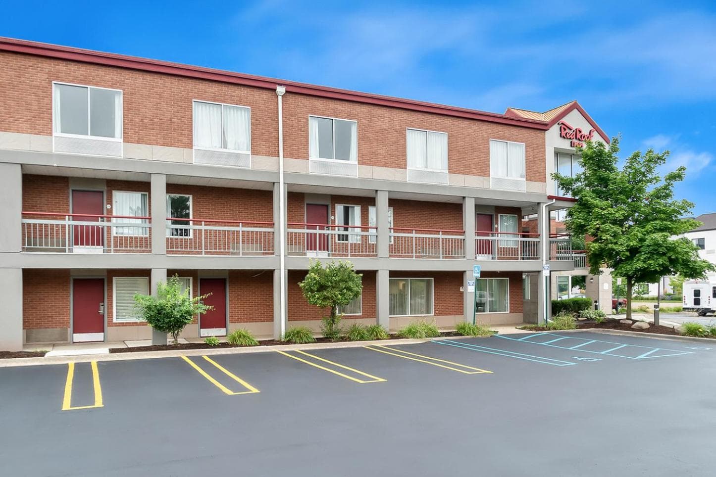 Red Roof Inn Auburn Hills property views in Auburn Hills, MI — gallery photo 3