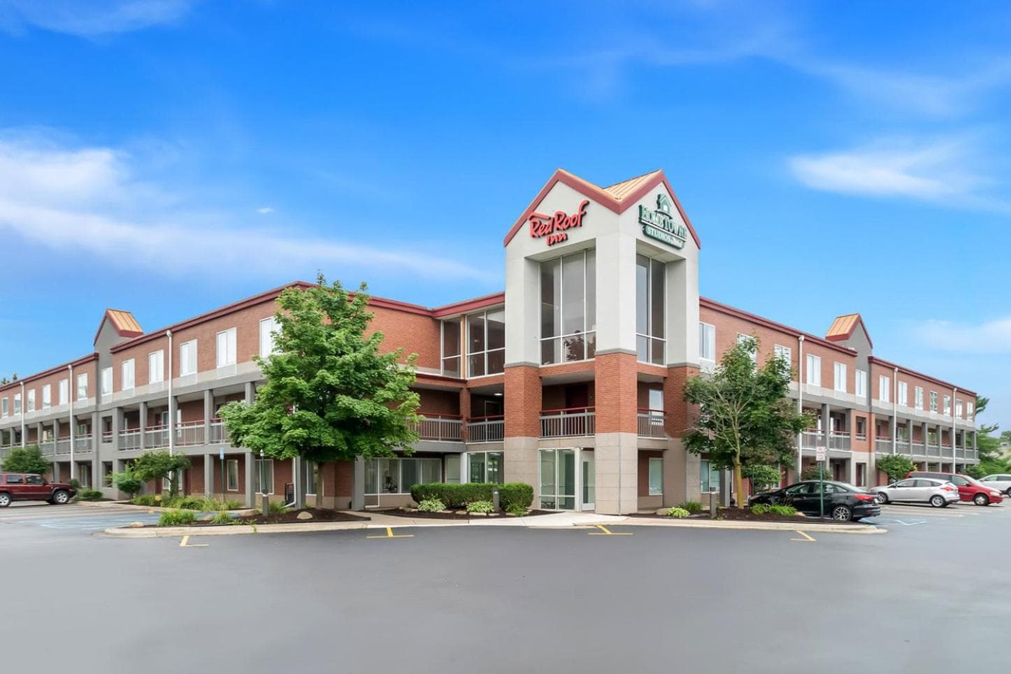 Red Roof Inn Auburn Hills interior in Auburn Hills, MI — gallery photo 2