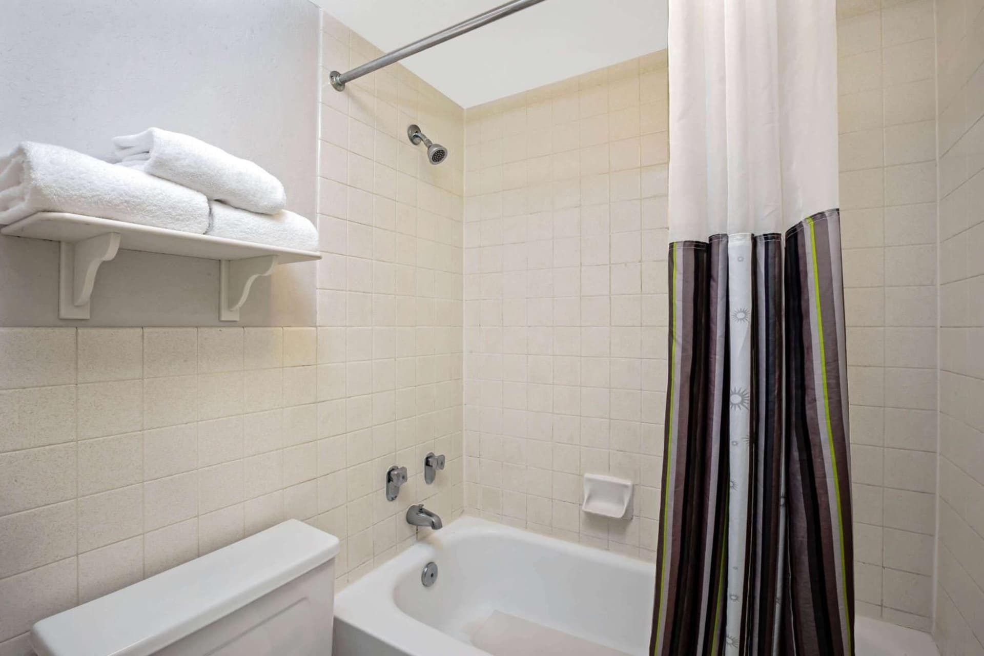 La Quinta Inn by Wyndham Stockton gallery photo in Stockton, CA — image 33