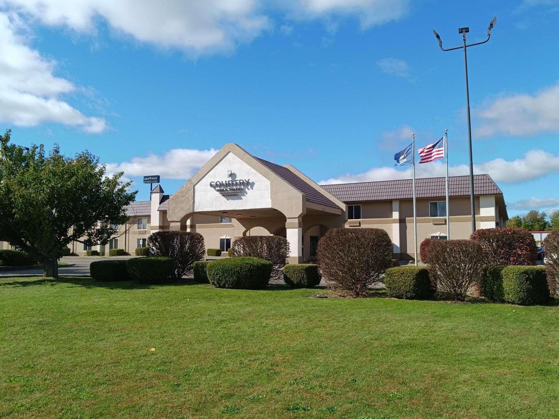 Country Inn & Suites by Radisson, Battle Creek, MI featured exterior or lobby in Battle Creek, MI — similar hotel