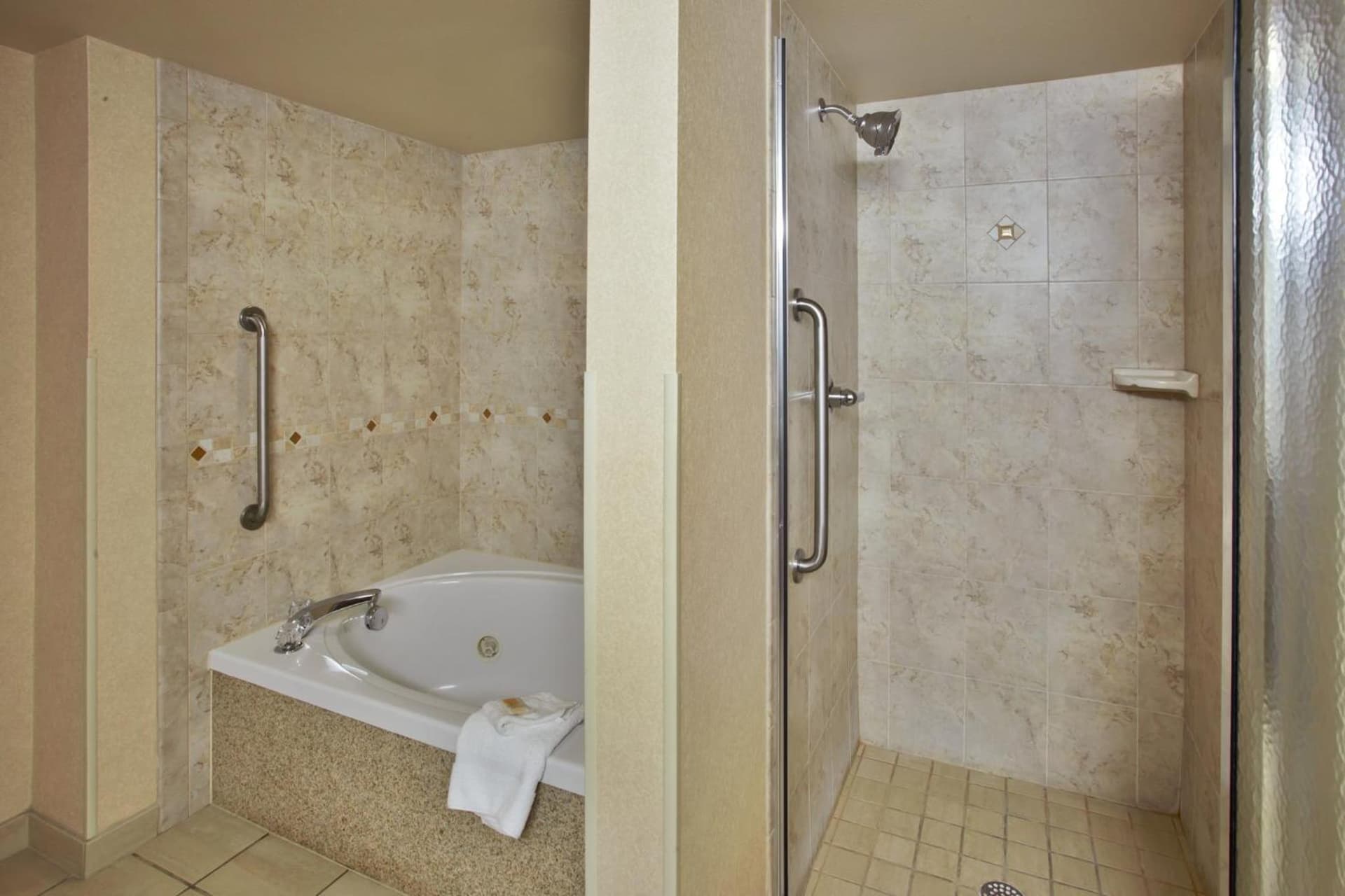 Holiday Inn Hotel & Suites Ann Arbor University of Michigan Area by IHG gallery photo in Ann Arbor, MI — image 42