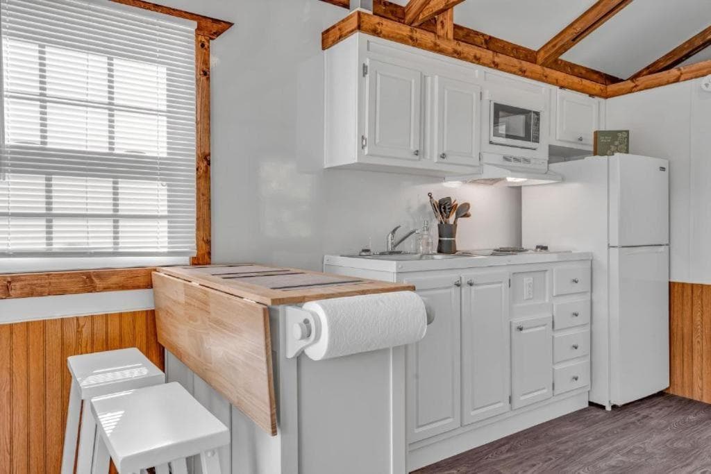 Key Colony Aqua Lodges interior in Key Colony Beach, FL — gallery photo 2