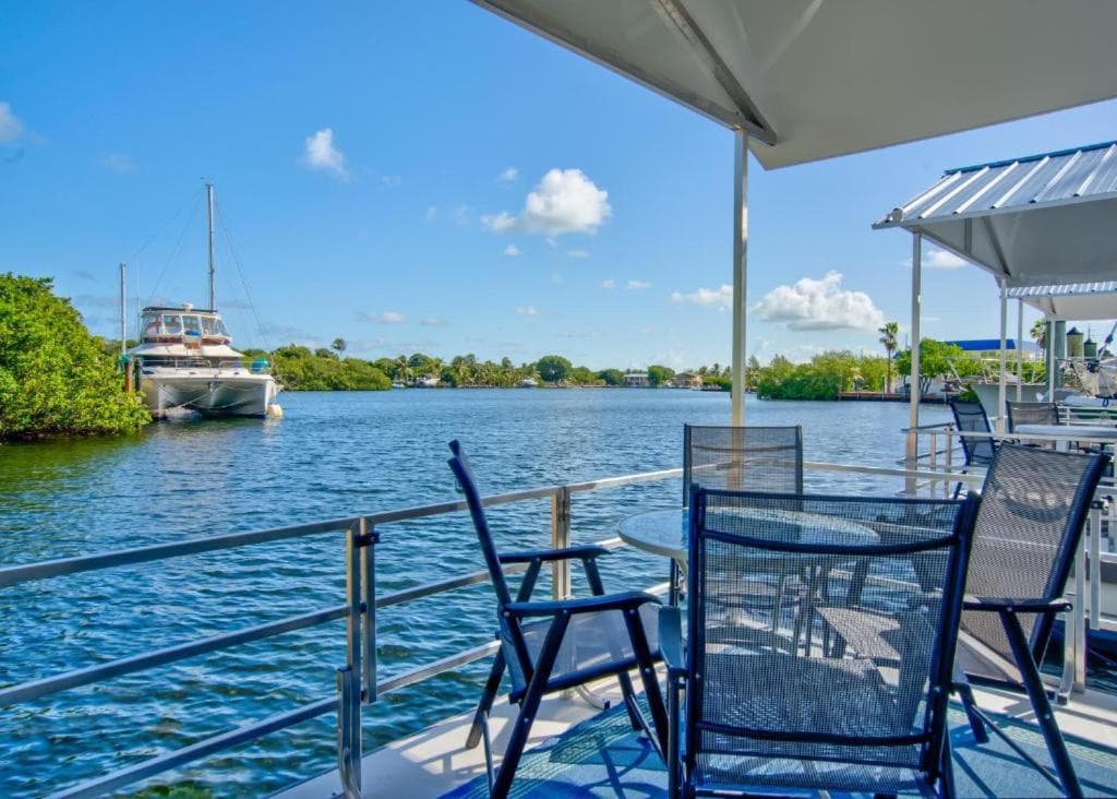 Key Colony Aqua Lodges property views in Key Colony Beach, FL — gallery photo 3