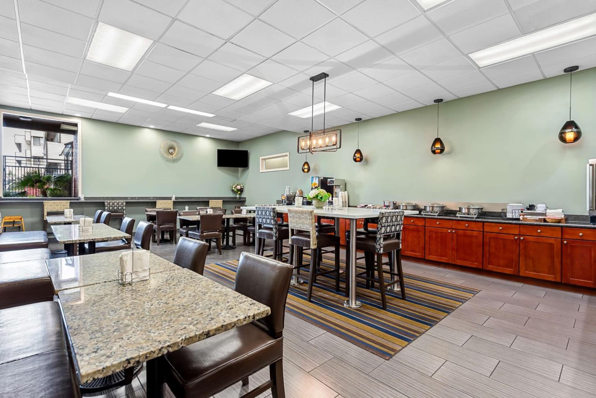 Best Western Cascadia Inn property views in Everett, WA — gallery photo 3