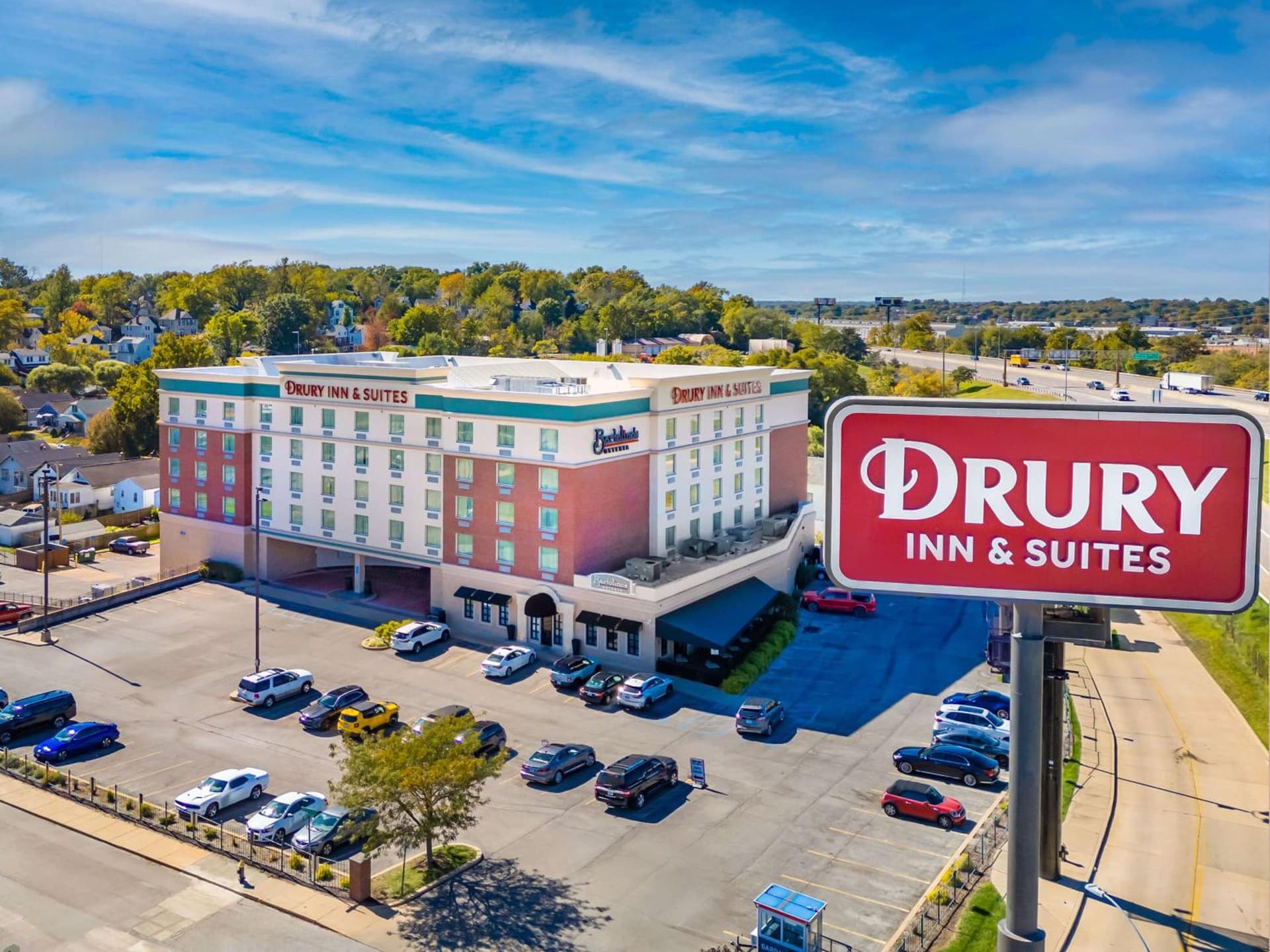 Drury Inn & Suites St. Louis Forest Park gallery photo in Saint Louis, MO — image 4