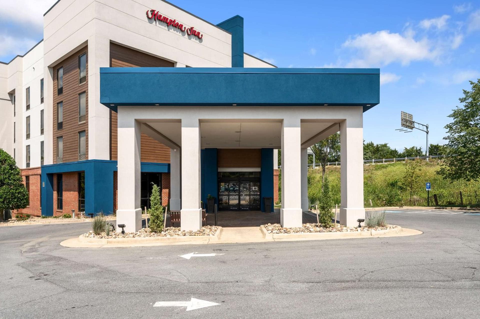 Hampton Inn Front Royal interior in Front Royal, VA — gallery photo 2