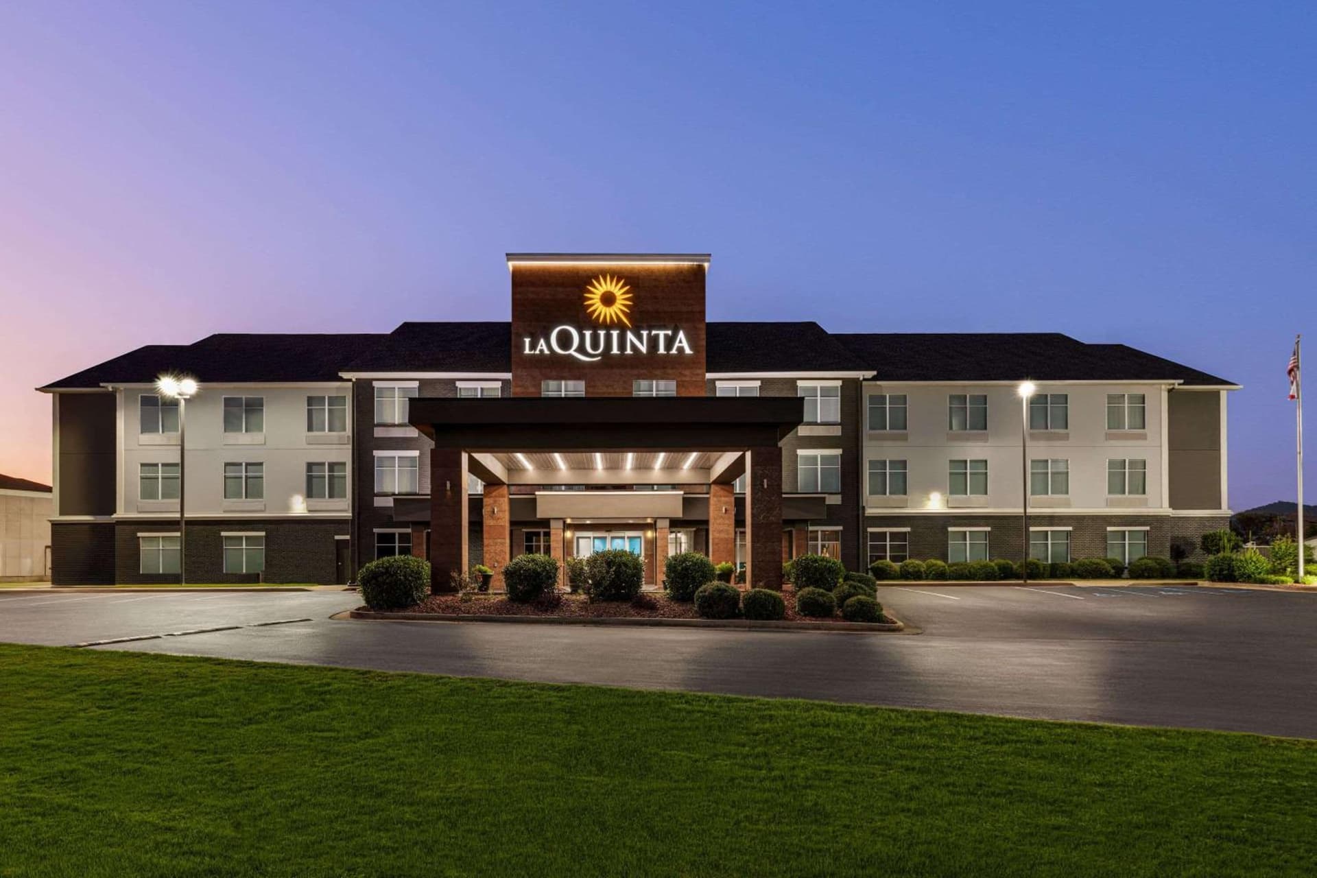 La Quinta by Wyndham Oxford - Anniston featured exterior or lobby in Oxford, AL — similar hotel