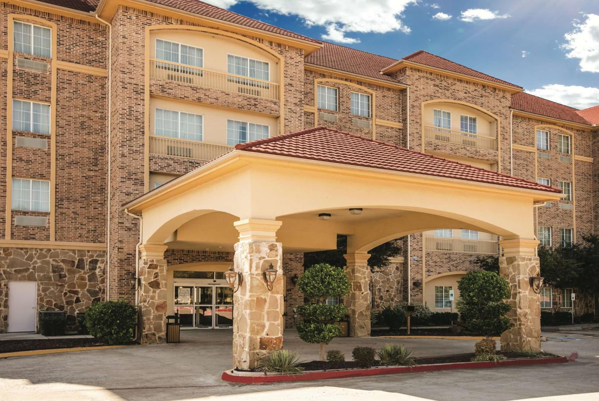 Baymont by Wyndham Dallas South-DeSoto featured exterior or lobby in DeSoto, TX — similar hotel