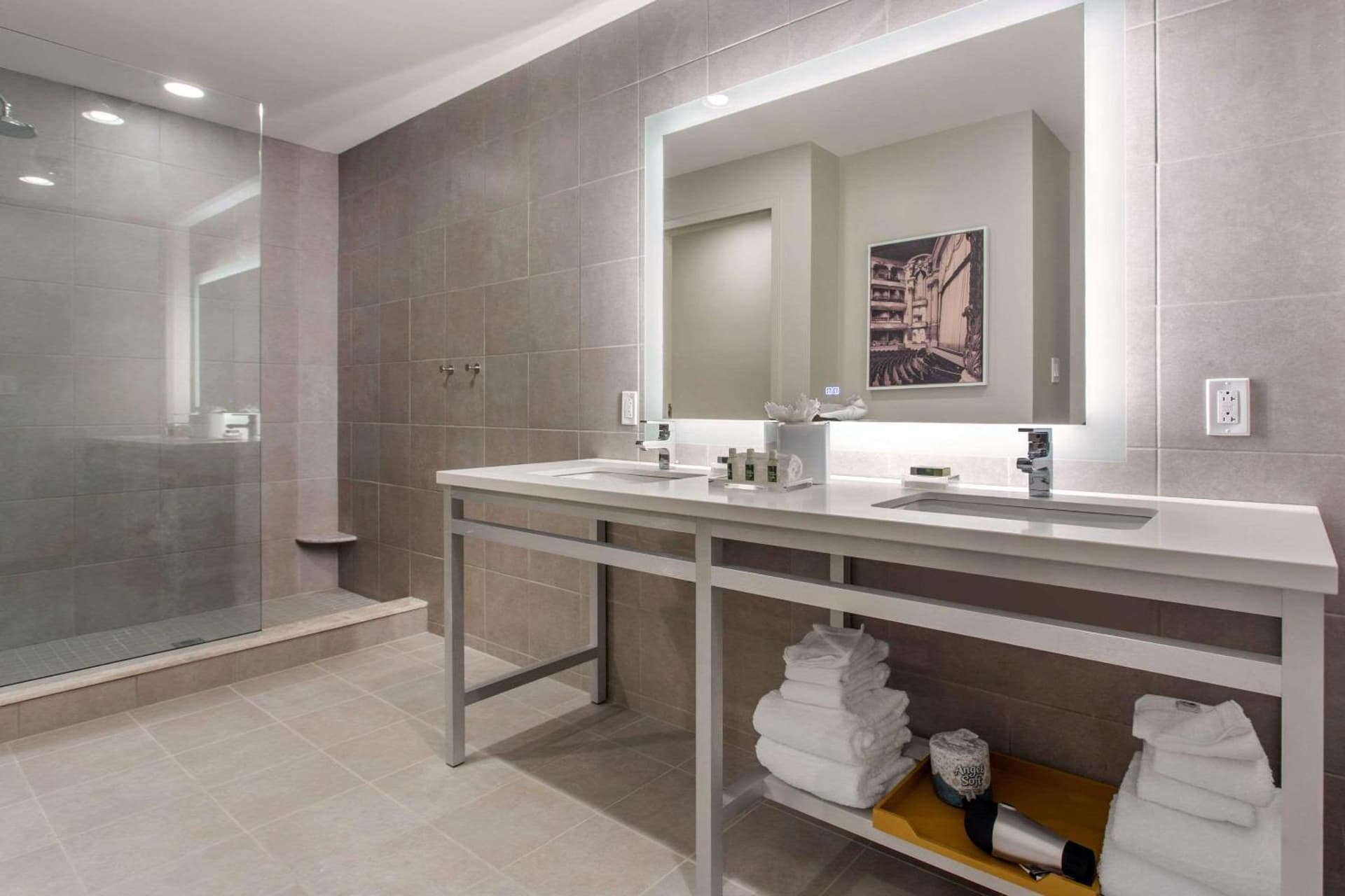 Cambria Hotel Philadelphia Downtown - Center City gallery photo in Philadelphia, PA — image 37