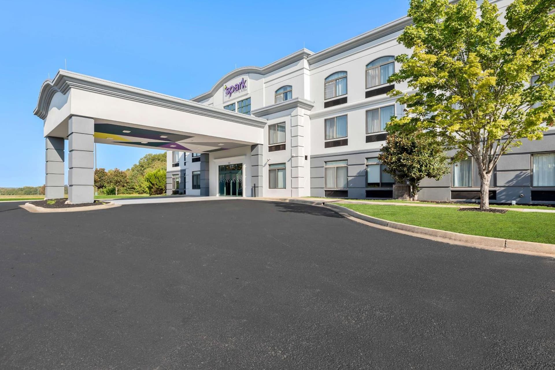 Spark By Hilton Tupelo featured exterior or lobby in Tupelo, MS — similar hotel