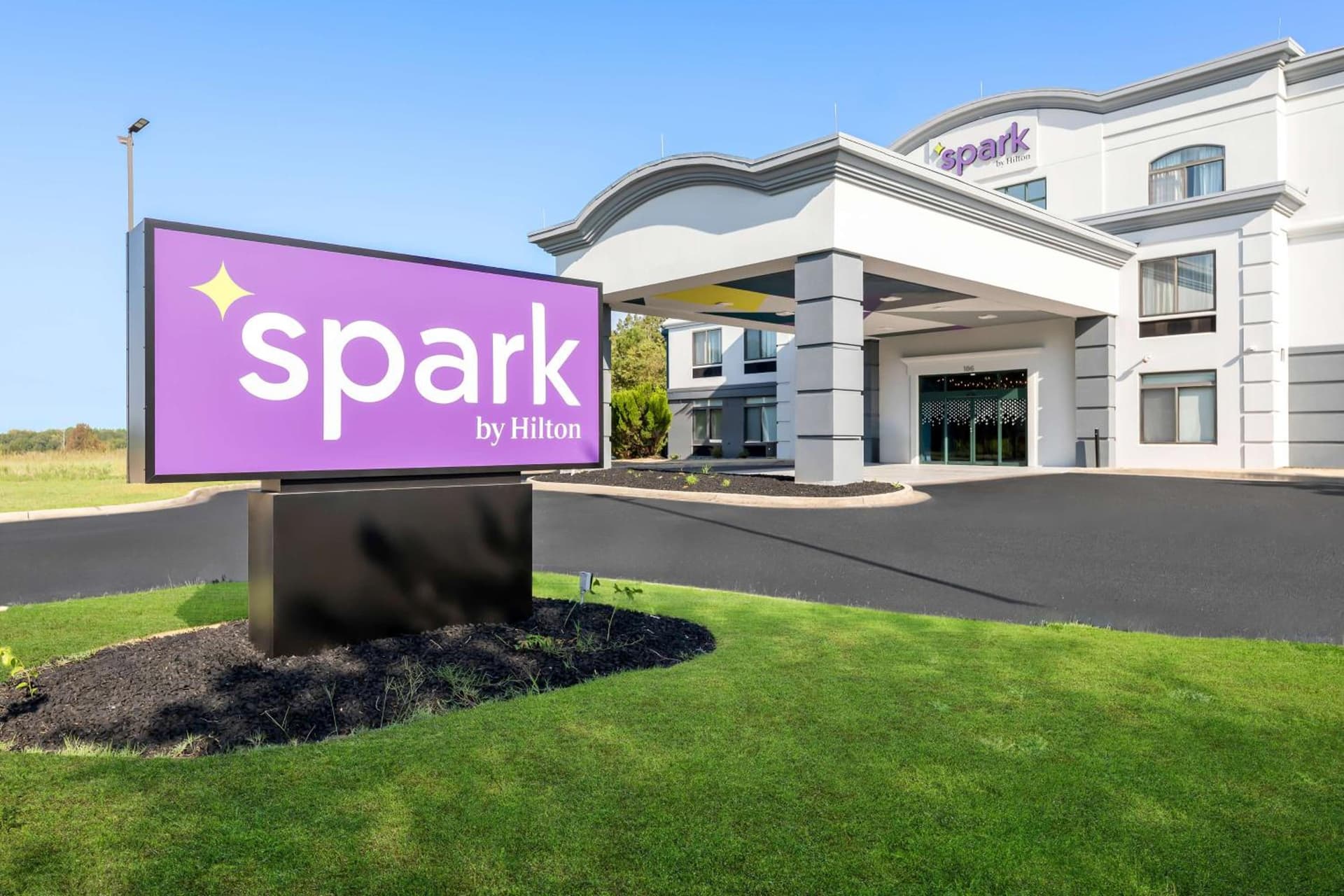 Spark By Hilton Tupelo interior in Tupelo, MS — gallery photo 2