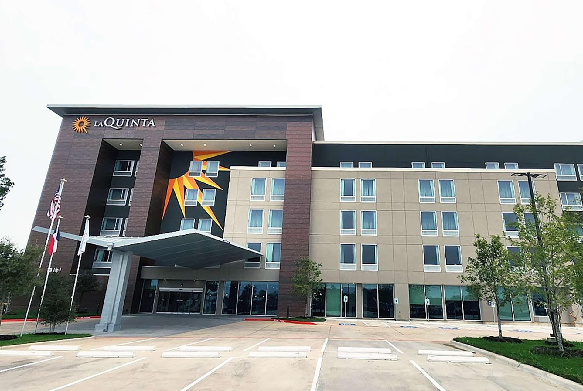 La Quinta Inn & Suites by Wyndham Austin South property views in Austin, TX — gallery photo 3