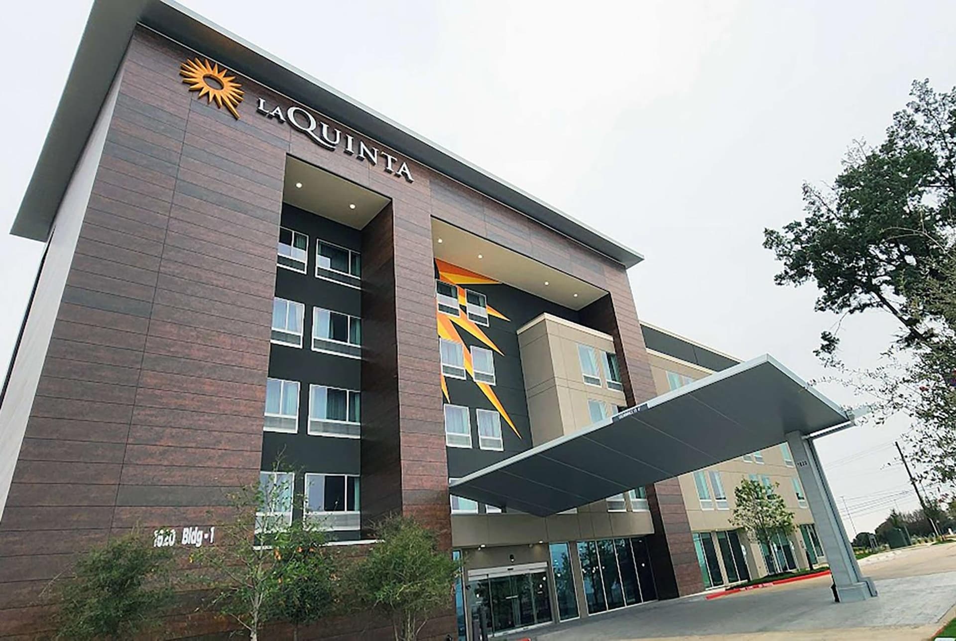 La Quinta Inn & Suites by Wyndham Austin South featured exterior or lobby in Austin, TX — similar hotel