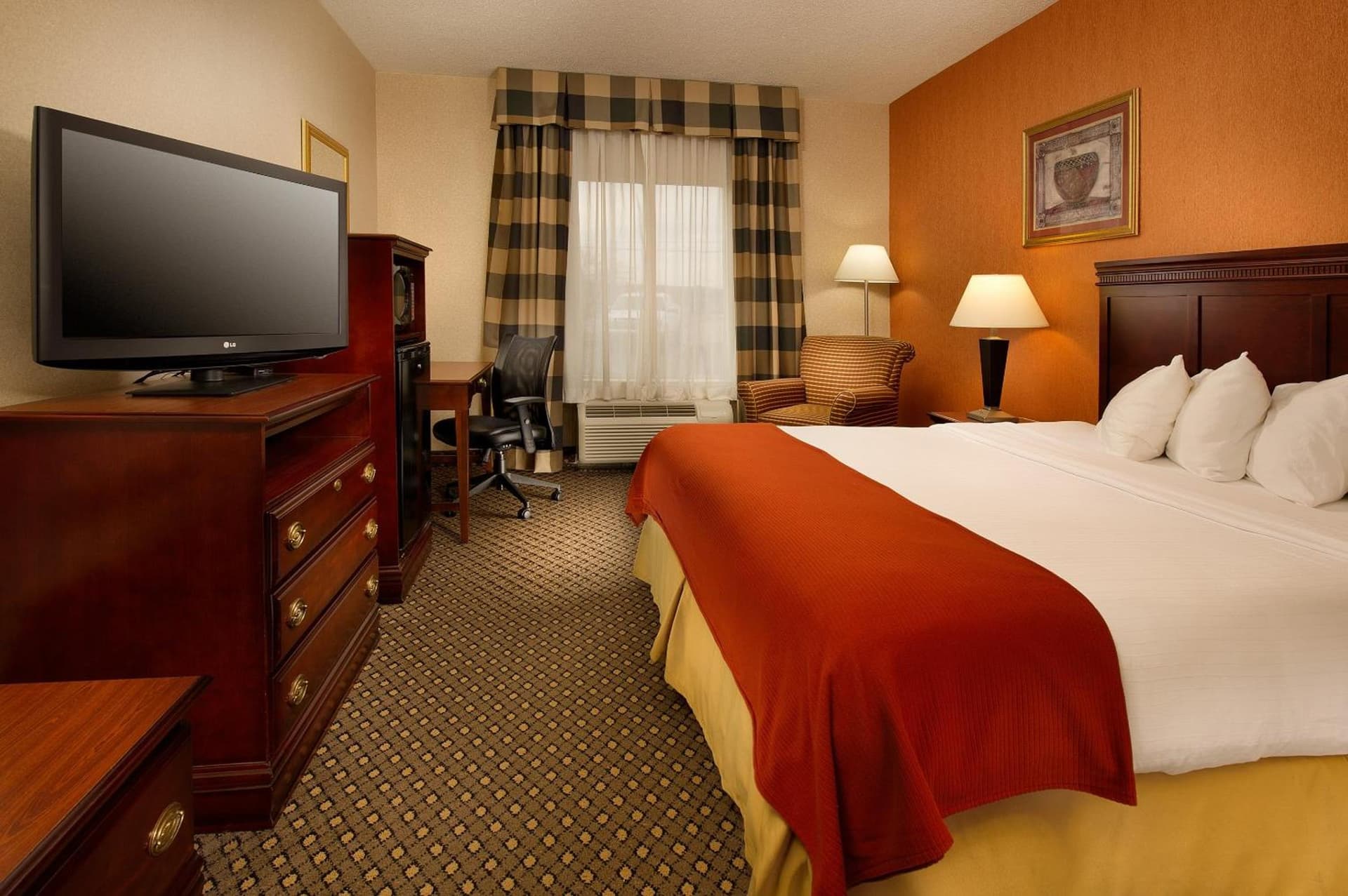 Holiday Inn Express & Suites by IHG Chambersburg by IHG gallery photo in Chambersburg, PA — image 19