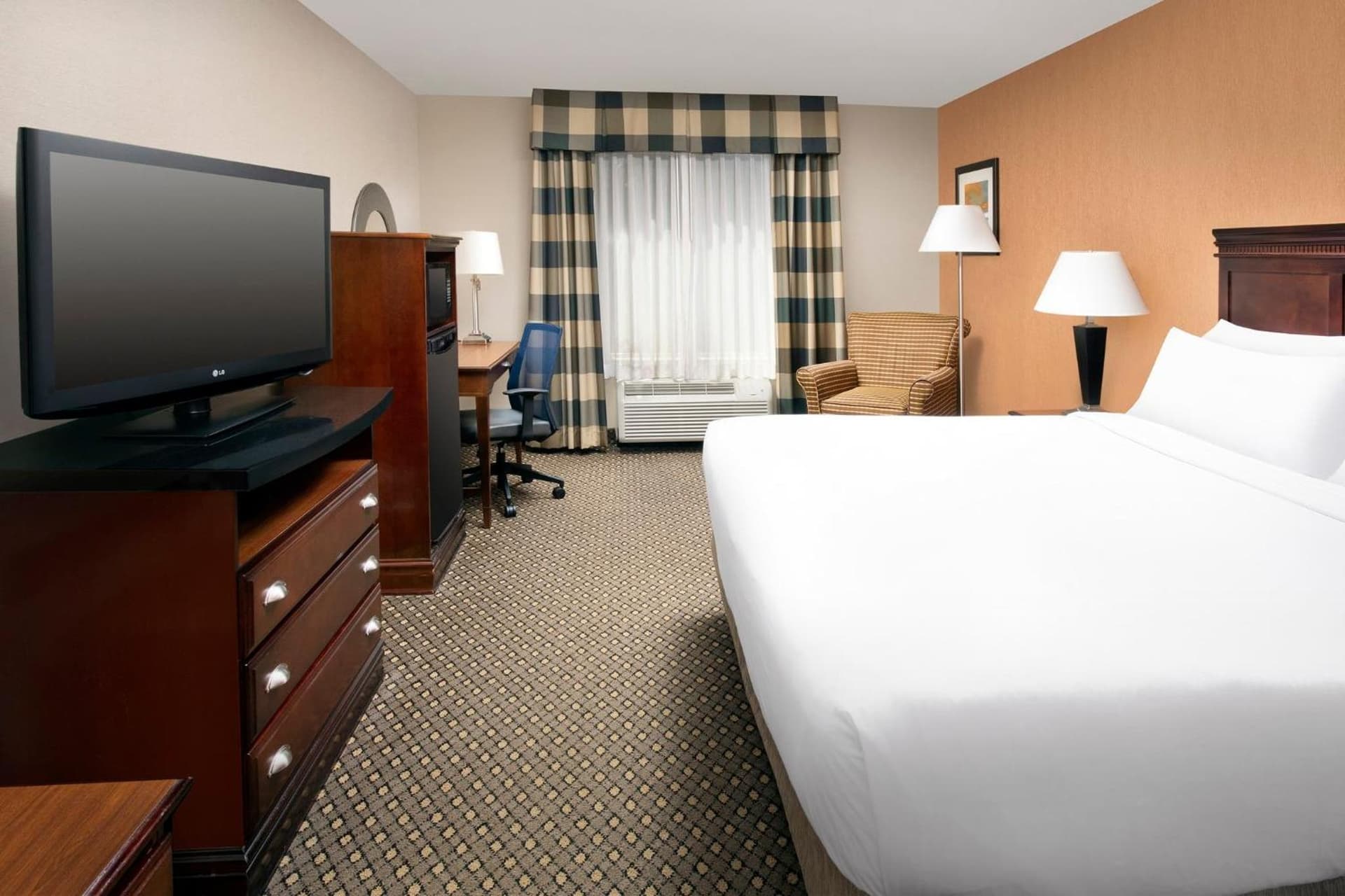 Holiday Inn Express & Suites by IHG Chambersburg by IHG gallery photo in Chambersburg, PA — image 12