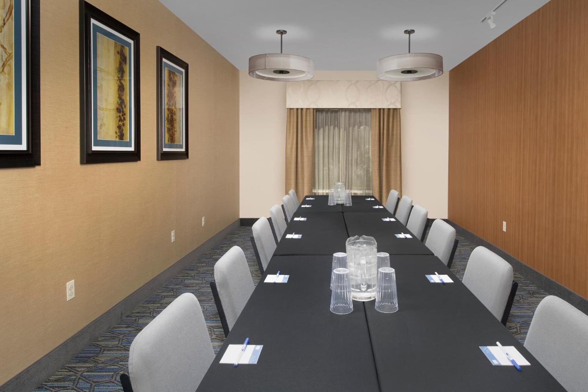 Holiday Inn Express & Suites by IHG Chambersburg by IHG interior in Chambersburg, PA — gallery photo 2
