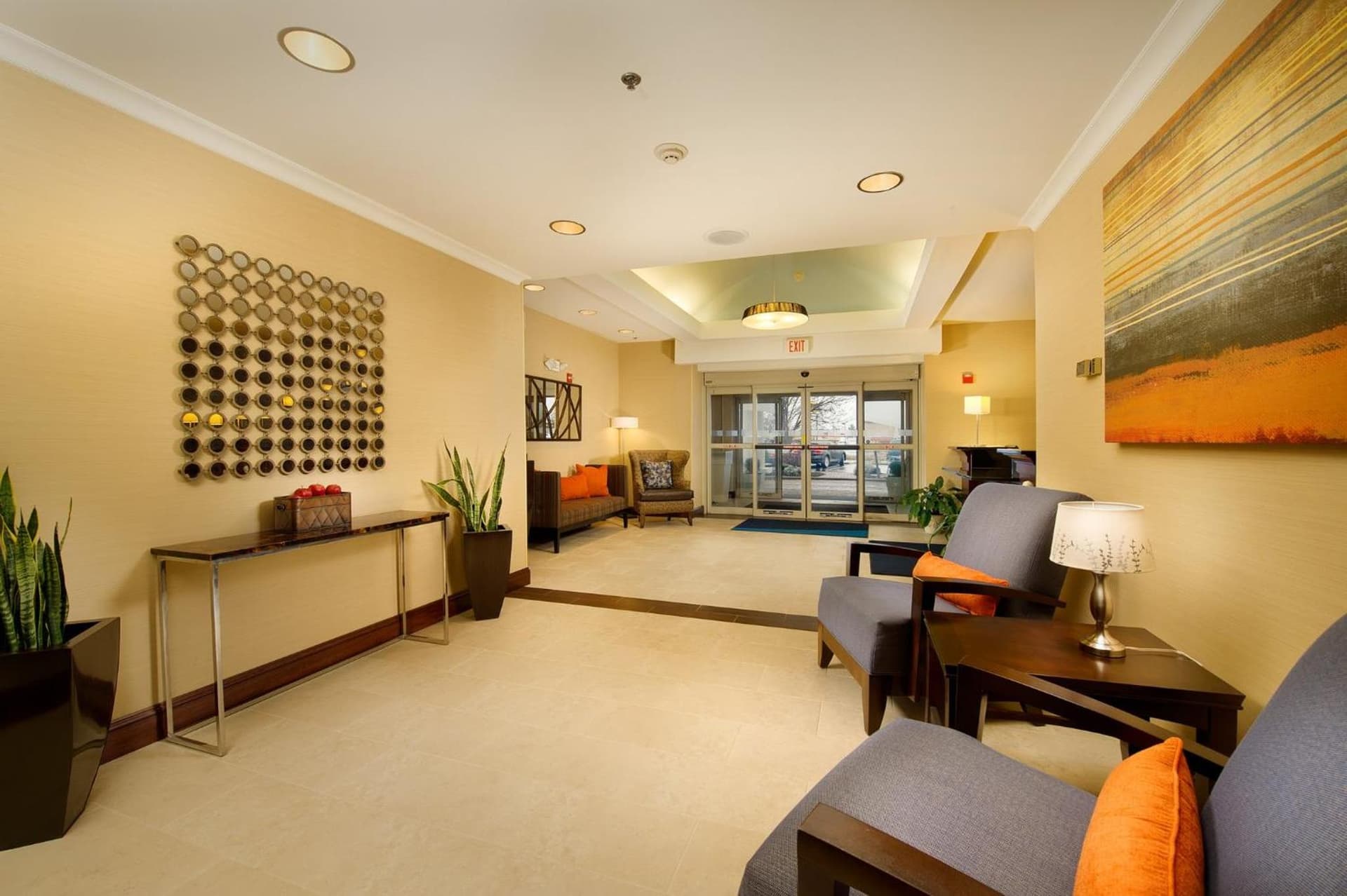 Holiday Inn Express & Suites by IHG Chambersburg by IHG interior in Chambersburg, PA — gallery photo 2
