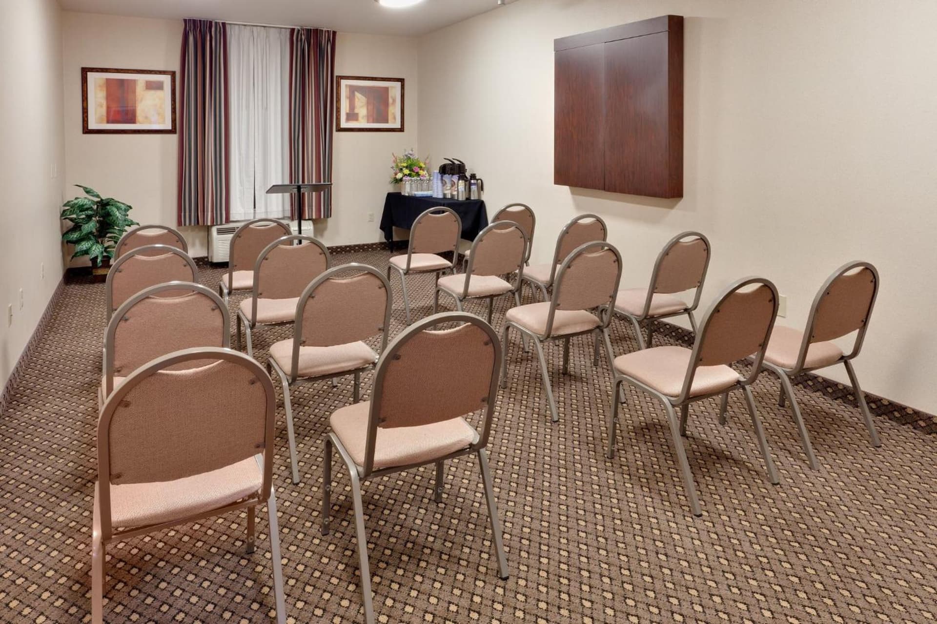 Holiday Inn Express & Suites by IHG Chambersburg by IHG gallery photo in Chambersburg, PA — image 31