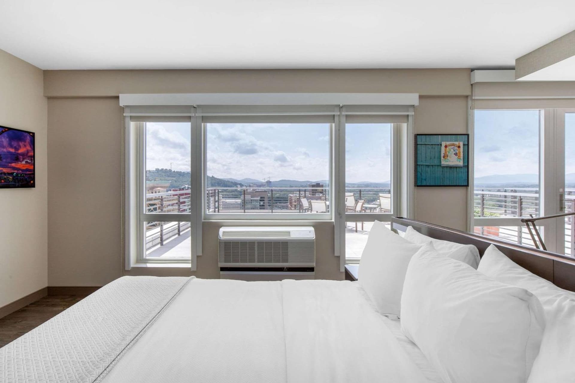 Cambria Hotel Downtown Asheville gallery photo in Asheville, NC — image 11