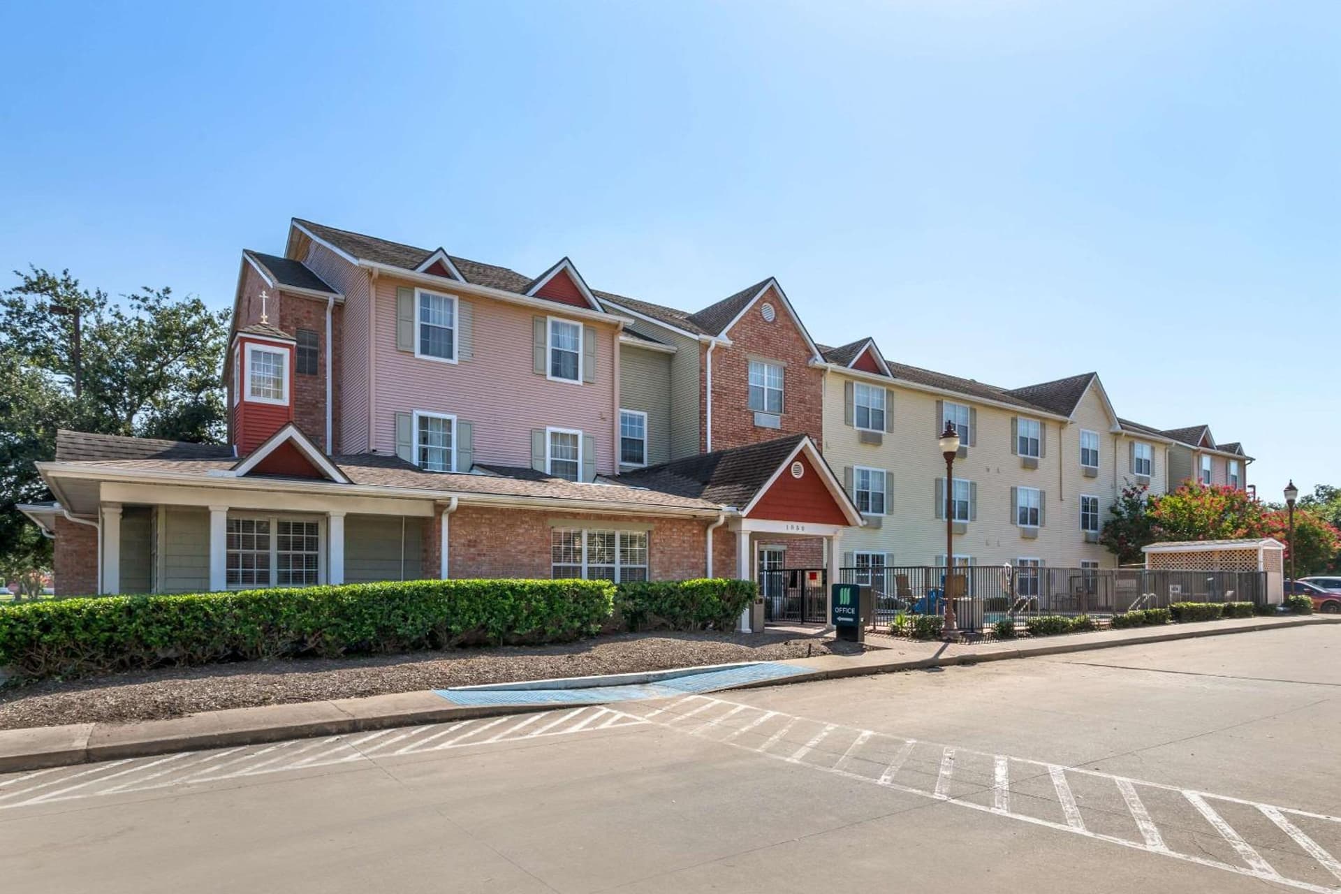 MainStay Suites Houston NASA-Clear Lake featured exterior or lobby in Webster, TX — similar hotel