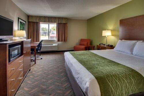 Greenfield Inn & Suites Elizabethtown, KY I65 Exit 94 property views in Elizabethtown, KY — gallery photo 3