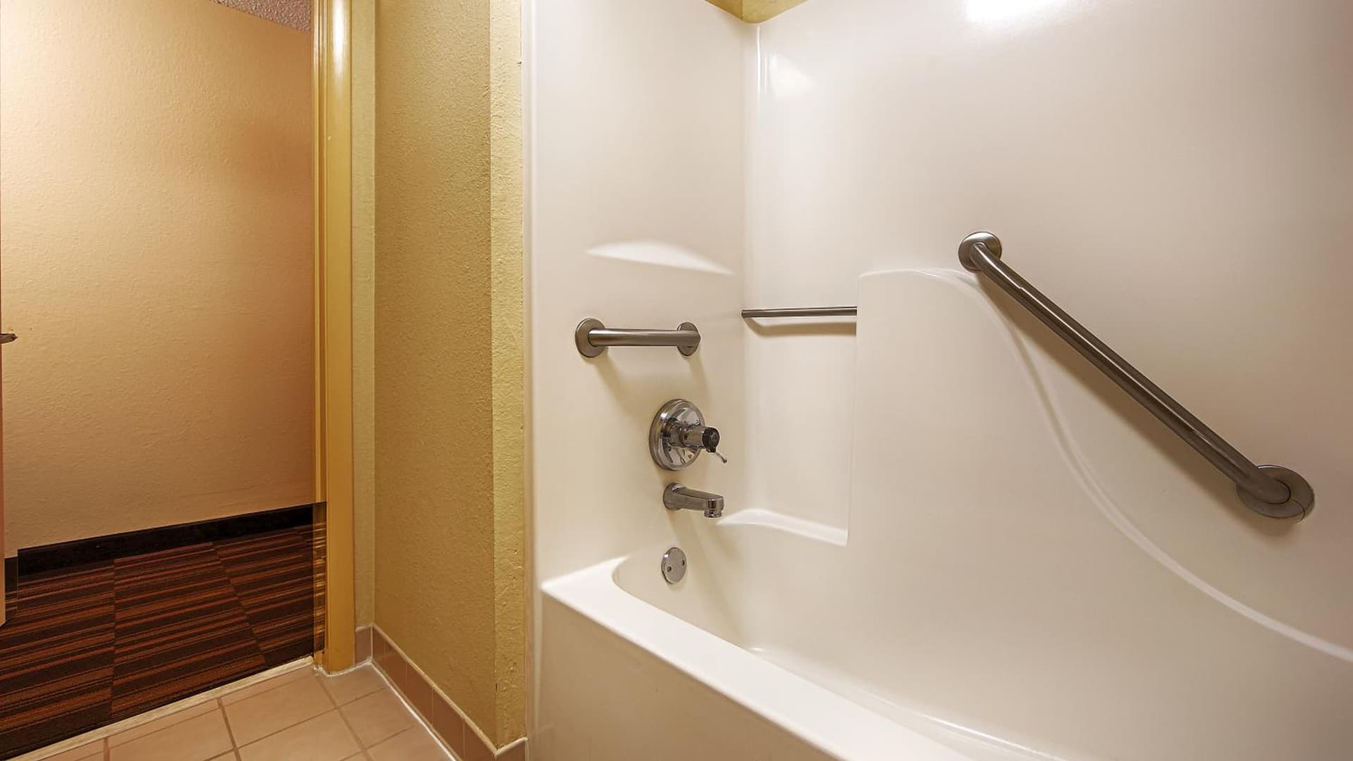 Best Western Greenville Inn interior in Greenville, AL — gallery photo 2