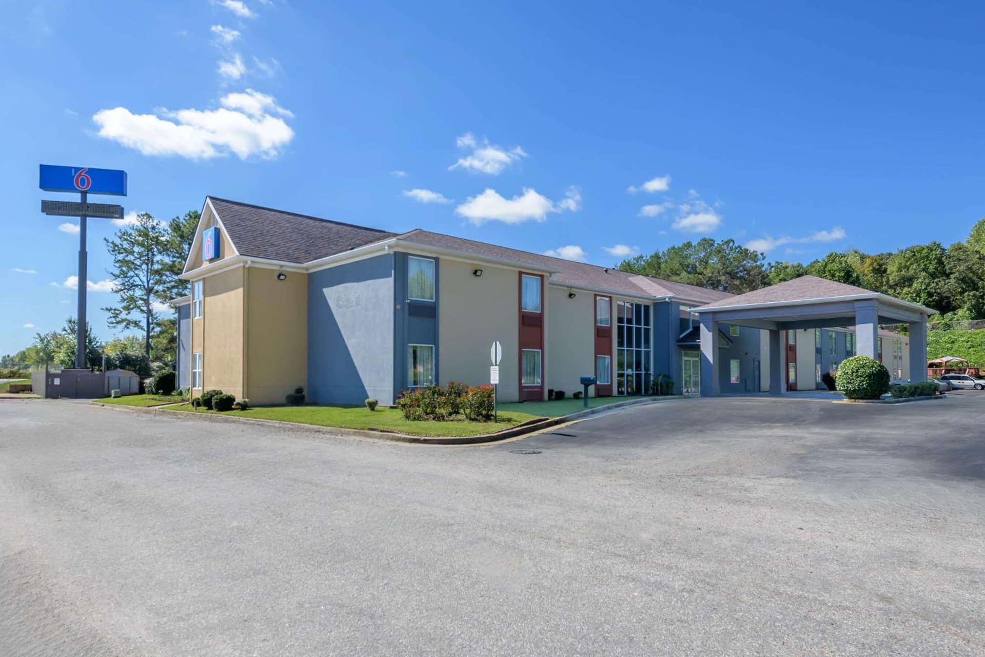 Motel 6 Dawsonville GA North GA Premium Outlets featured exterior or lobby in Dawsonville, GA — similar hotel