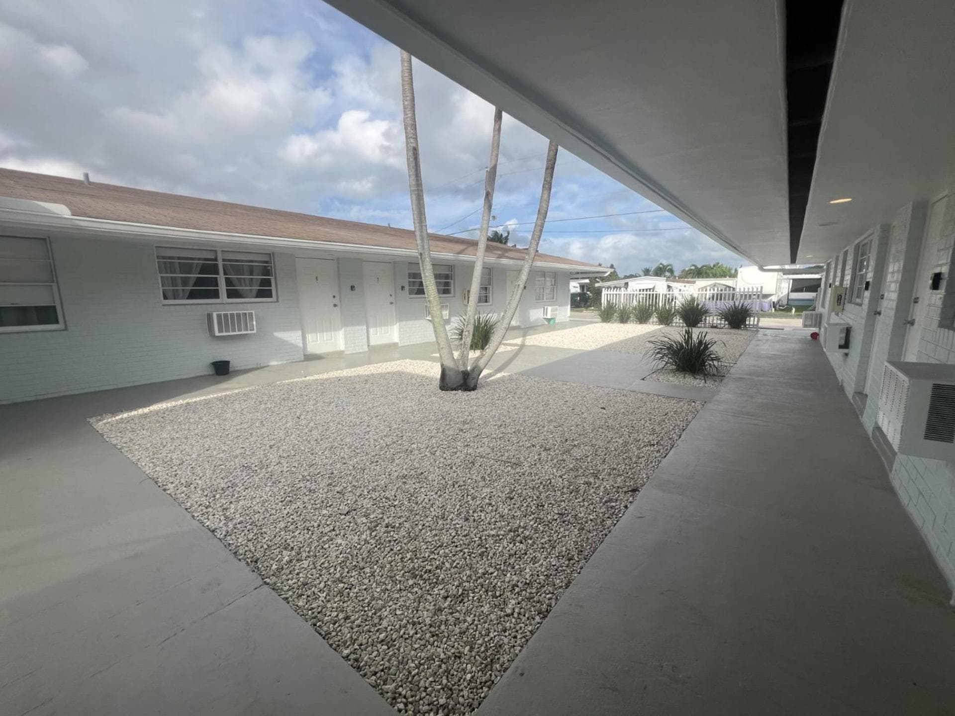 Sunset Inn - Hallandale Beach interior in Hallandale Beach, FL — gallery photo 2