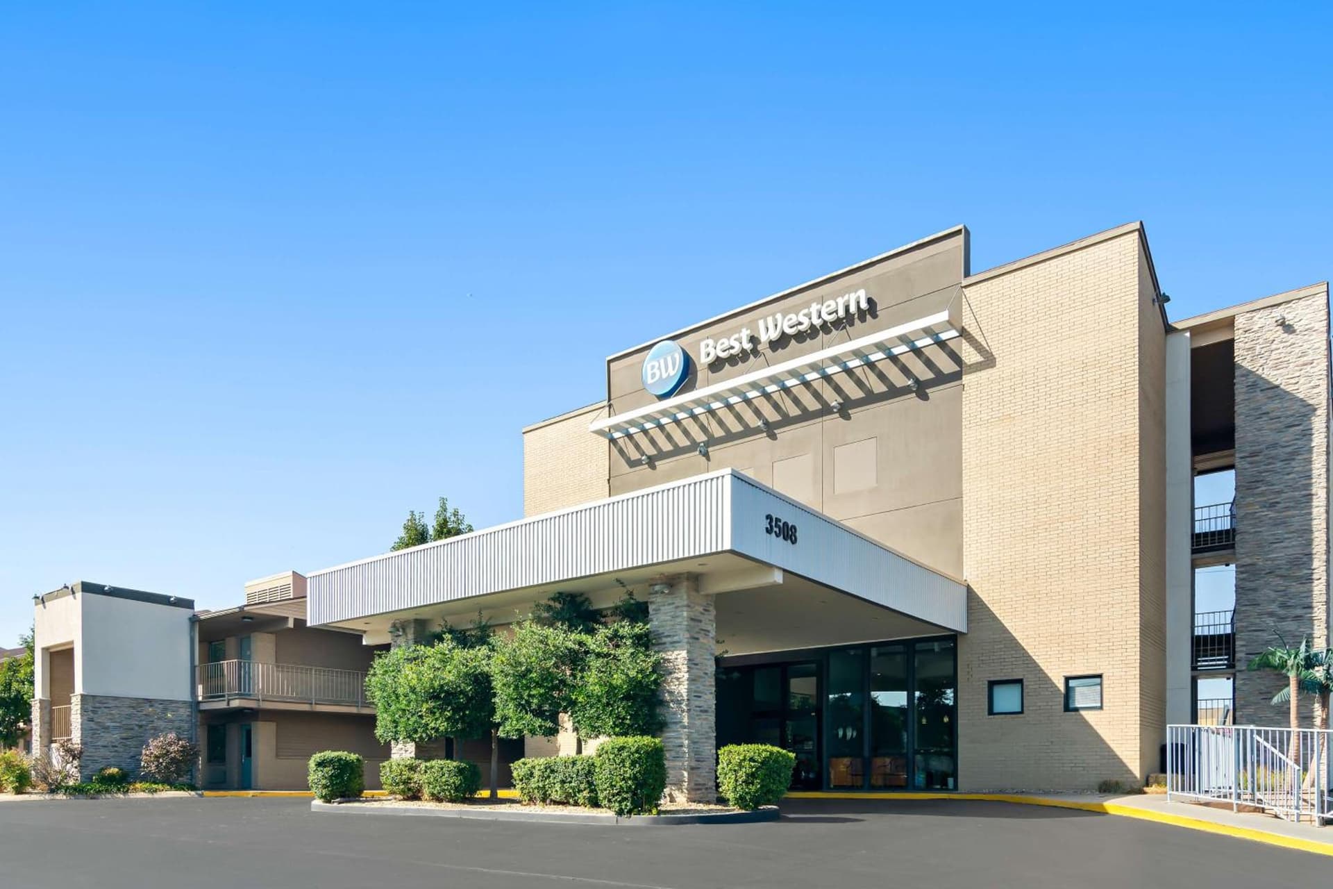 Best Western The Oasis at Joplin featured exterior or lobby in Joplin, MO — similar hotel