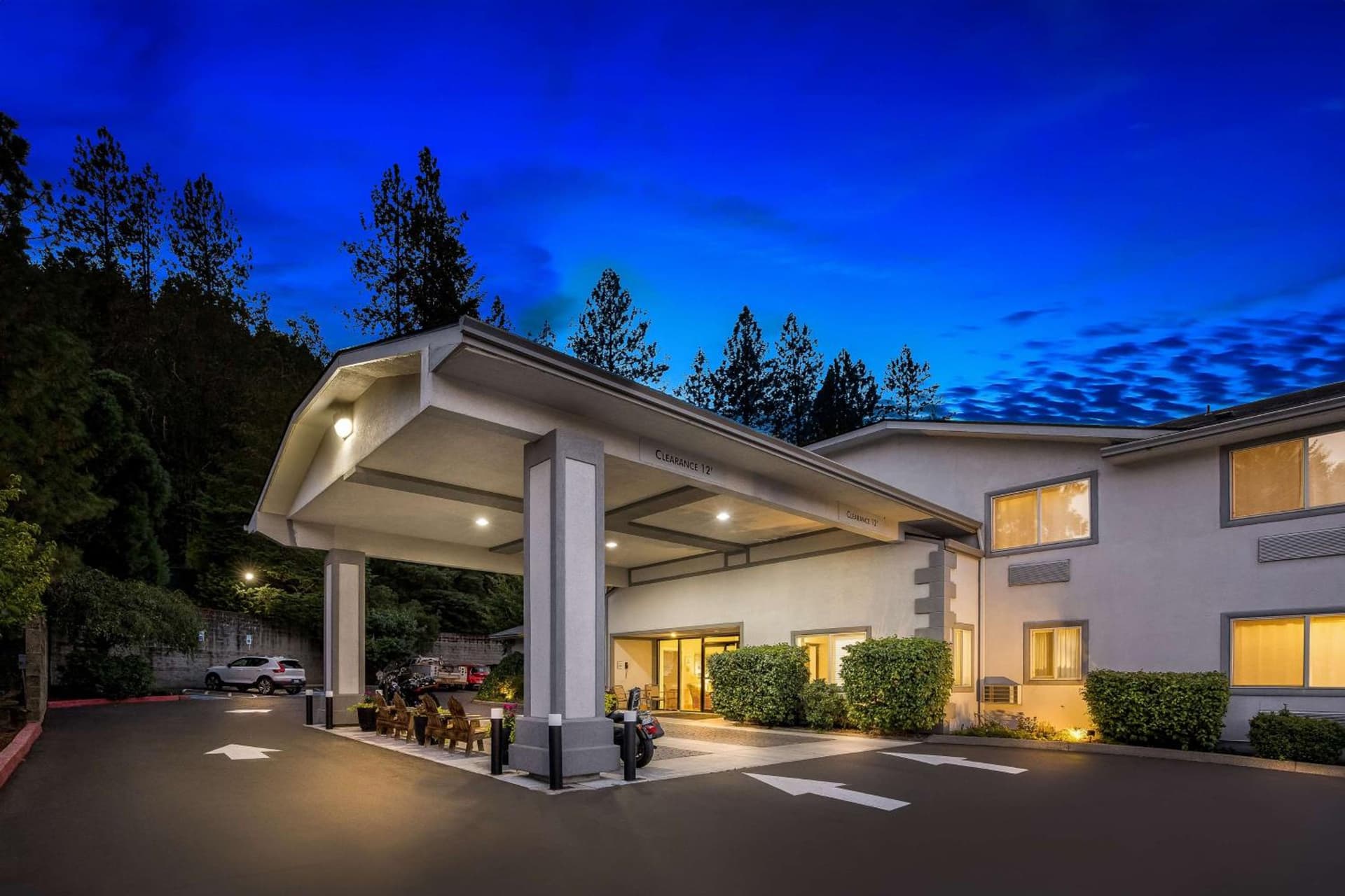 Best Western Inn at the Rogue featured exterior or lobby in Rogue River, OR — similar hotel