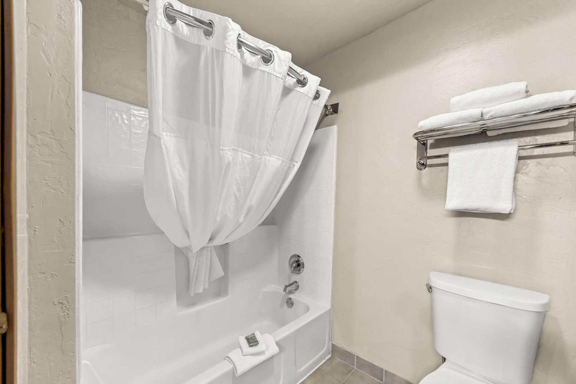 Best Western Inn at the Rogue gallery photo in Rogue River, OR — image 11