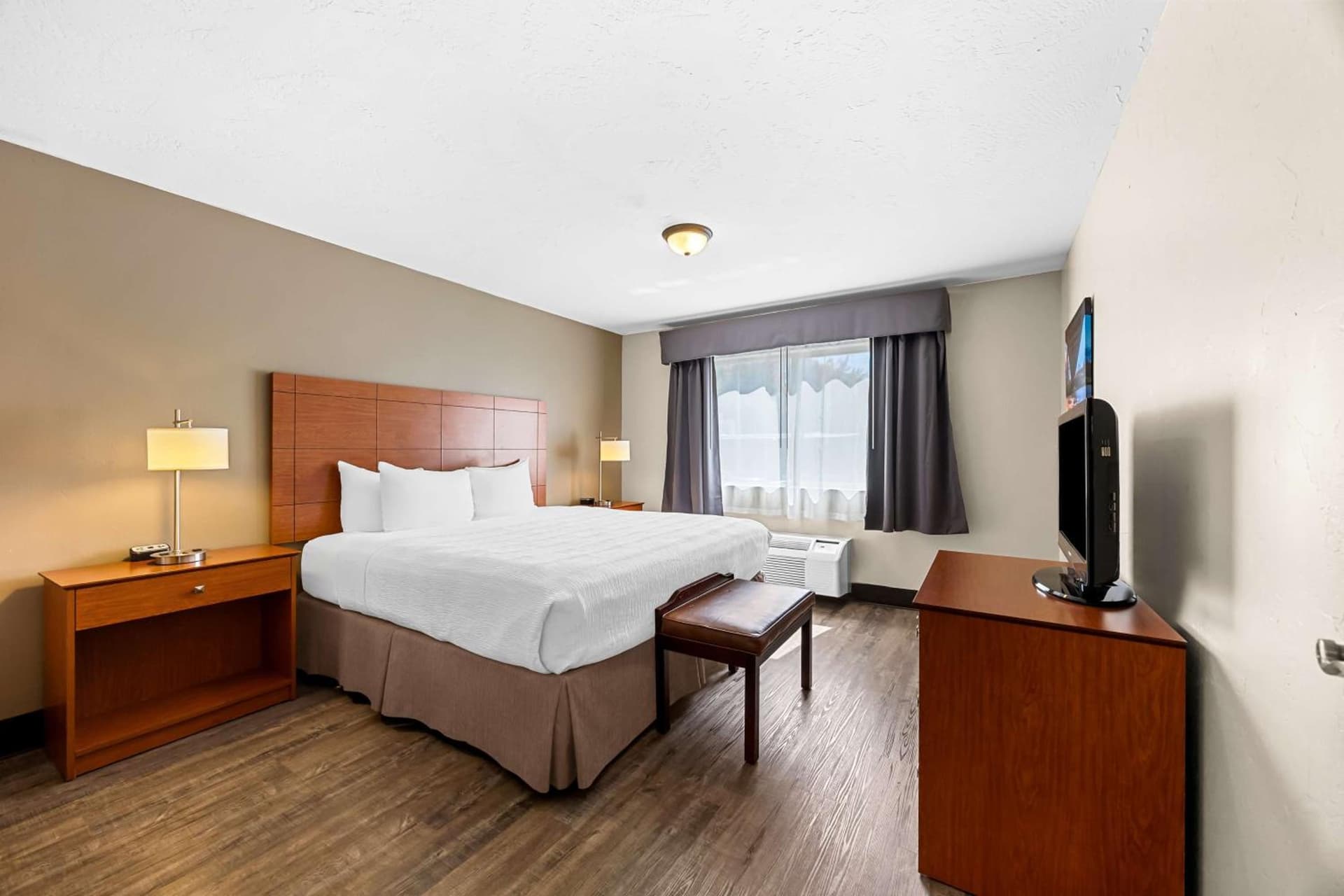 Best Western Inn at the Rogue gallery photo in Rogue River, OR — image 4