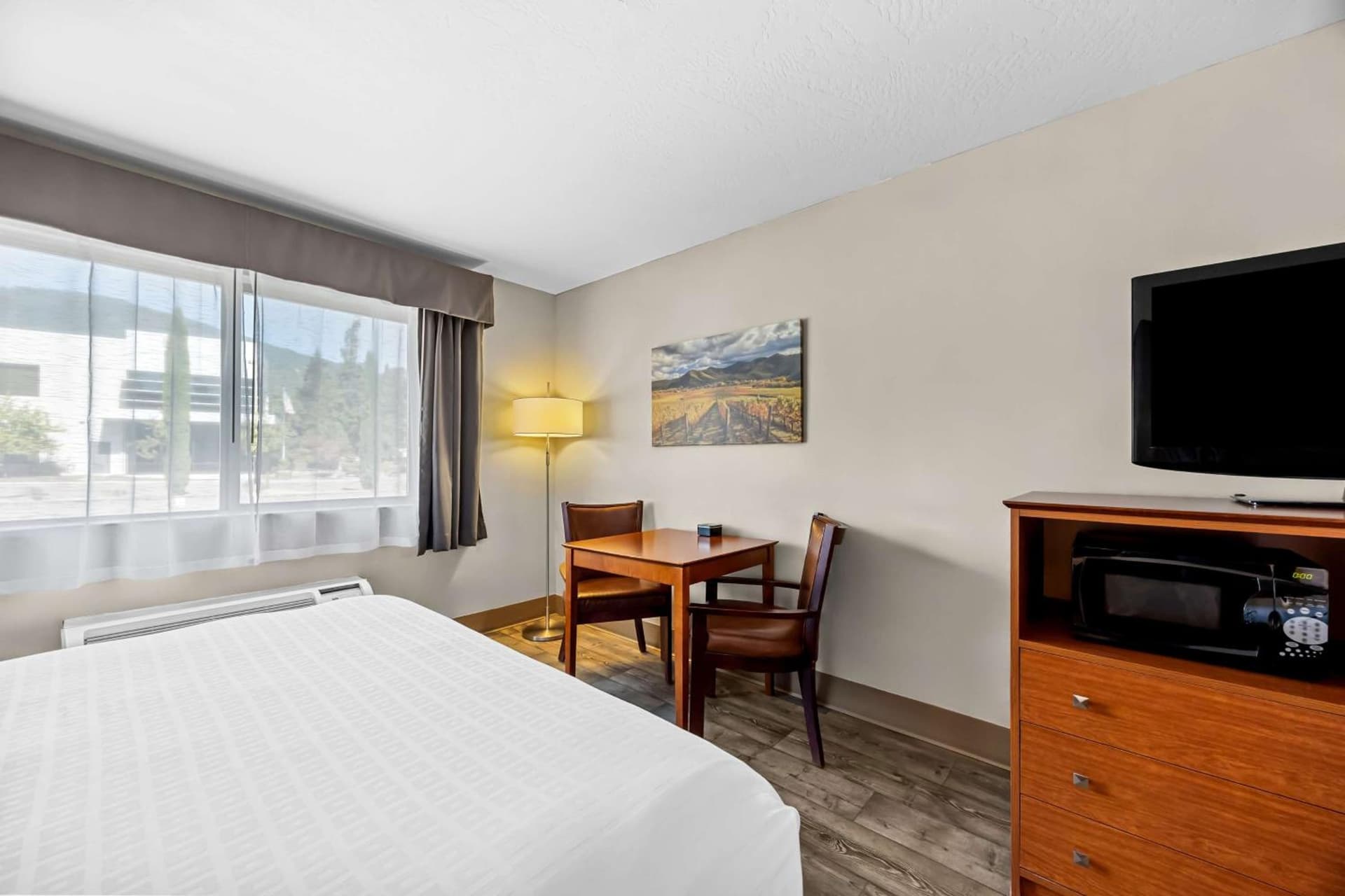 Best Western Inn at the Rogue gallery photo in Rogue River, OR — image 8