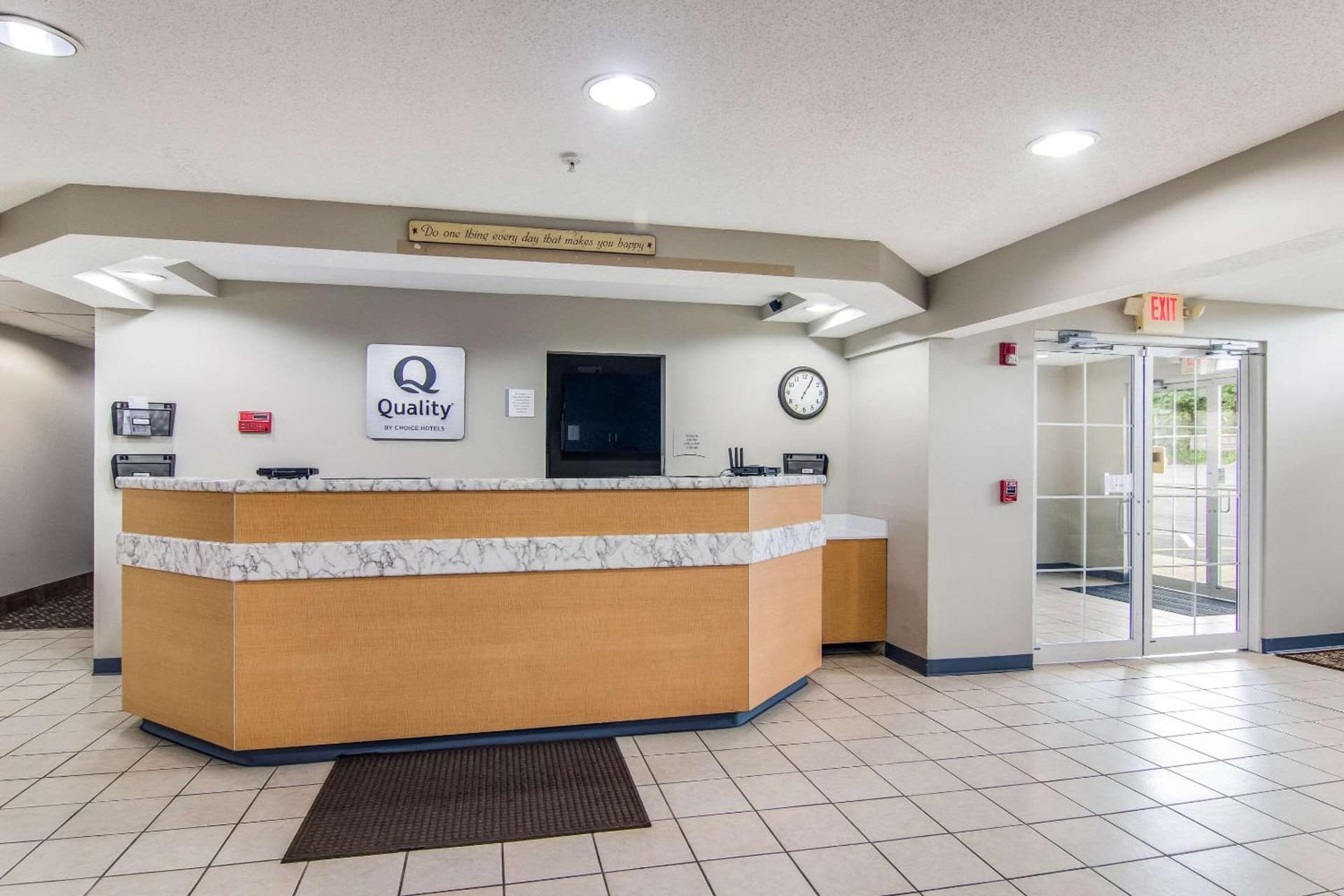 Quality Inn & Suites Grove City-Outlet Mall interior in Grove City, PA — gallery photo 2