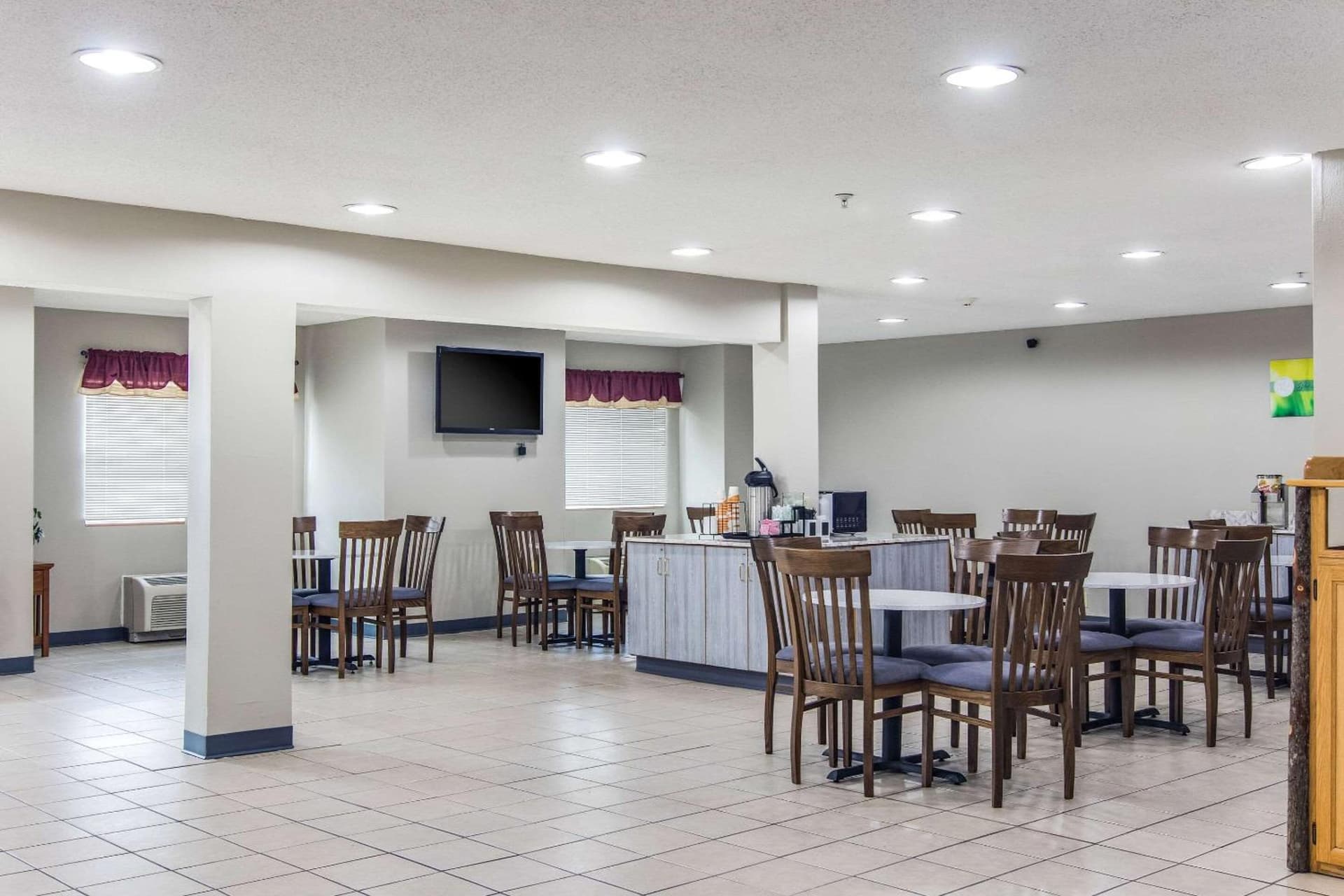 Quality Inn & Suites Grove City-Outlet Mall gallery photo in Grove City, PA — image 18