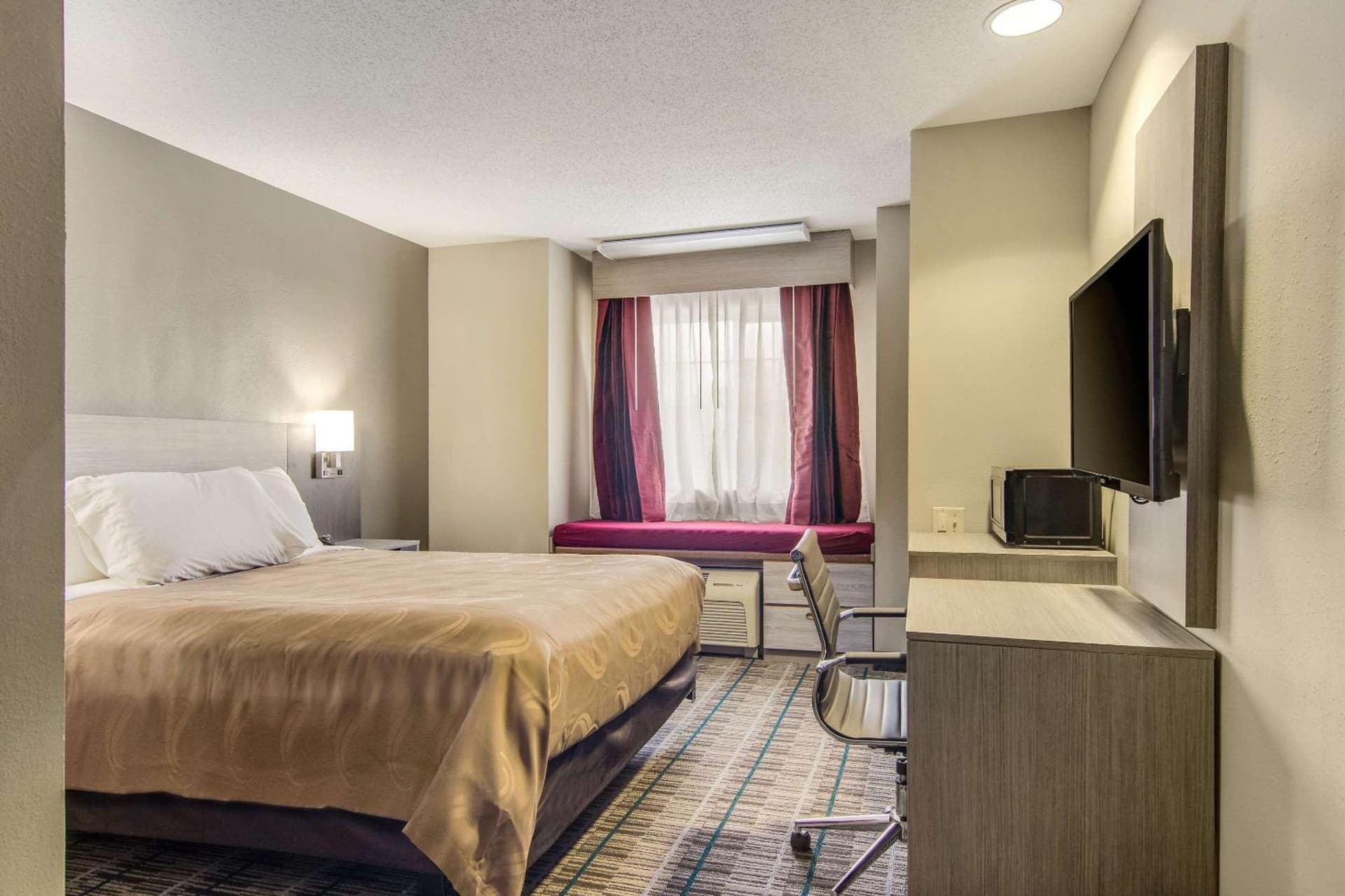 Quality Inn & Suites Grove City-Outlet Mall gallery photo in Grove City, PA — image 29