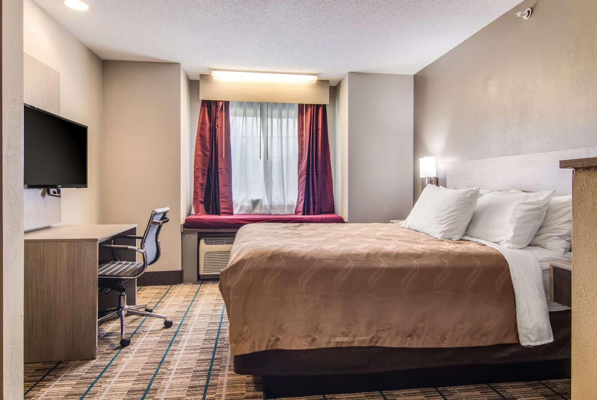 Quality Inn & Suites Grove City-Outlet Mall gallery photo in Grove City, PA — image 8