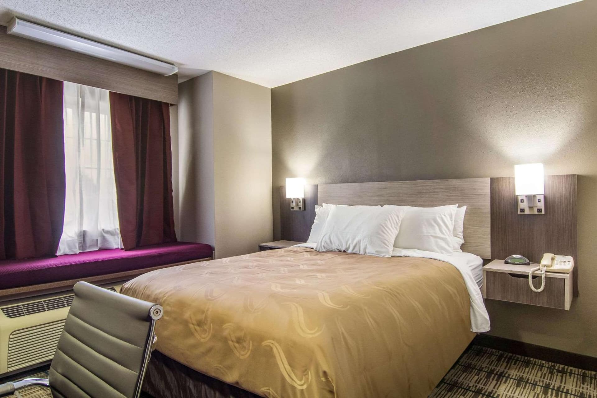 Quality Inn & Suites Grove City-Outlet Mall gallery photo in Grove City, PA — image 9