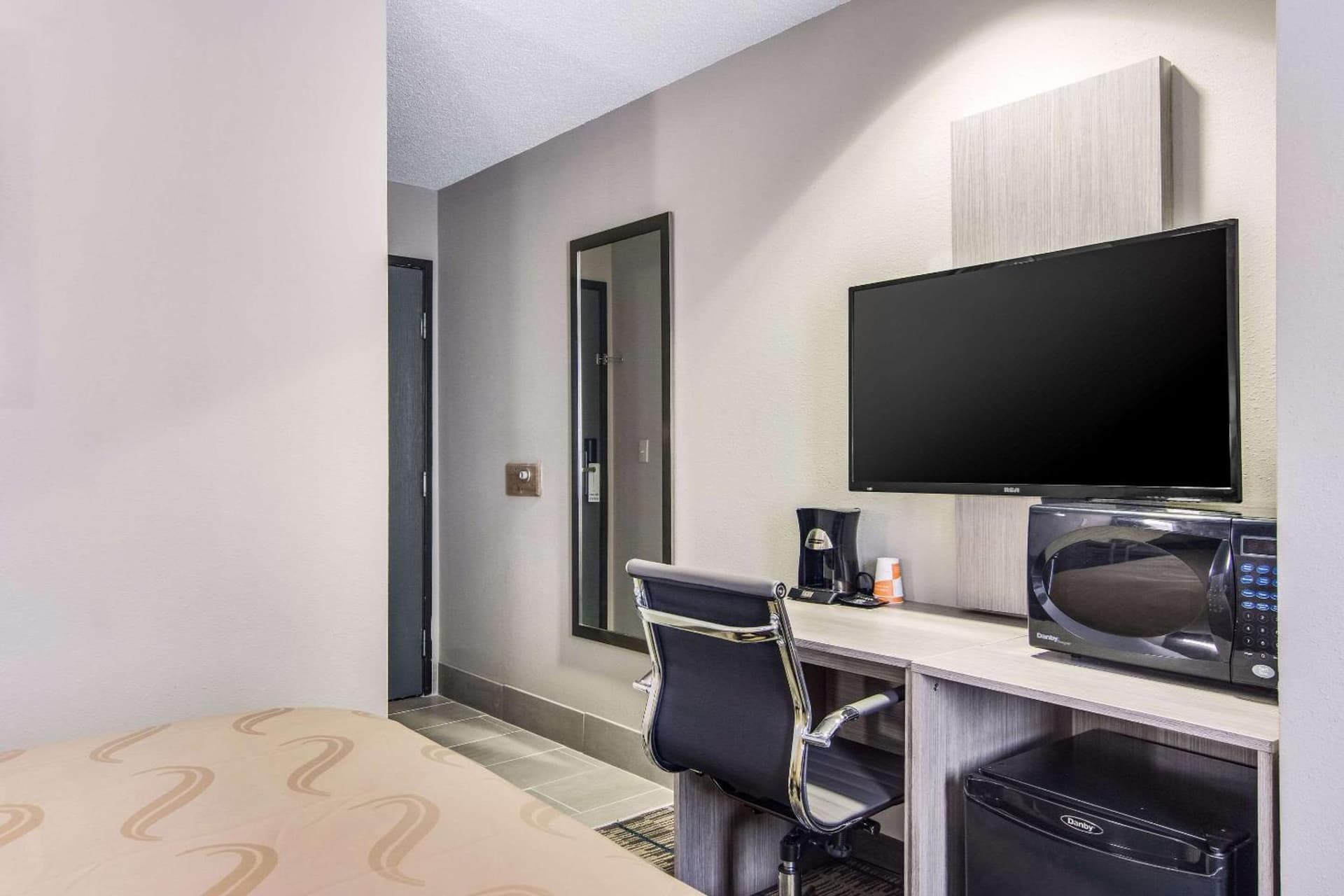 Quality Inn & Suites Grove City-Outlet Mall gallery photo in Grove City, PA — image 34