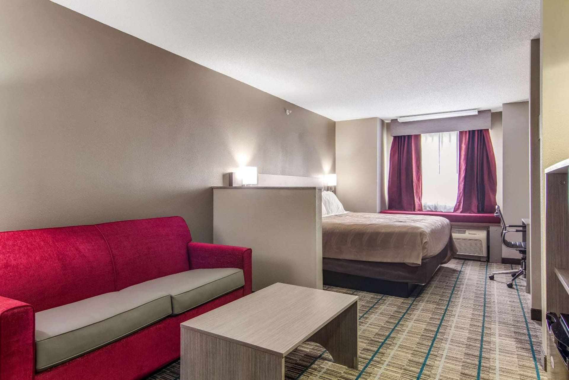 Quality Inn & Suites Grove City-Outlet Mall gallery photo in Grove City, PA — image 11