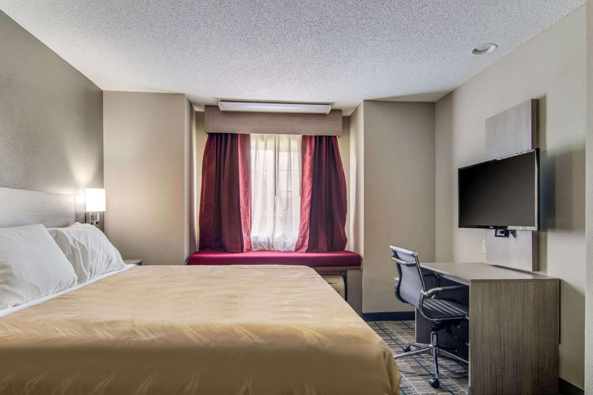 Quality Inn & Suites Grove City-Outlet Mall gallery photo in Grove City, PA — image 24