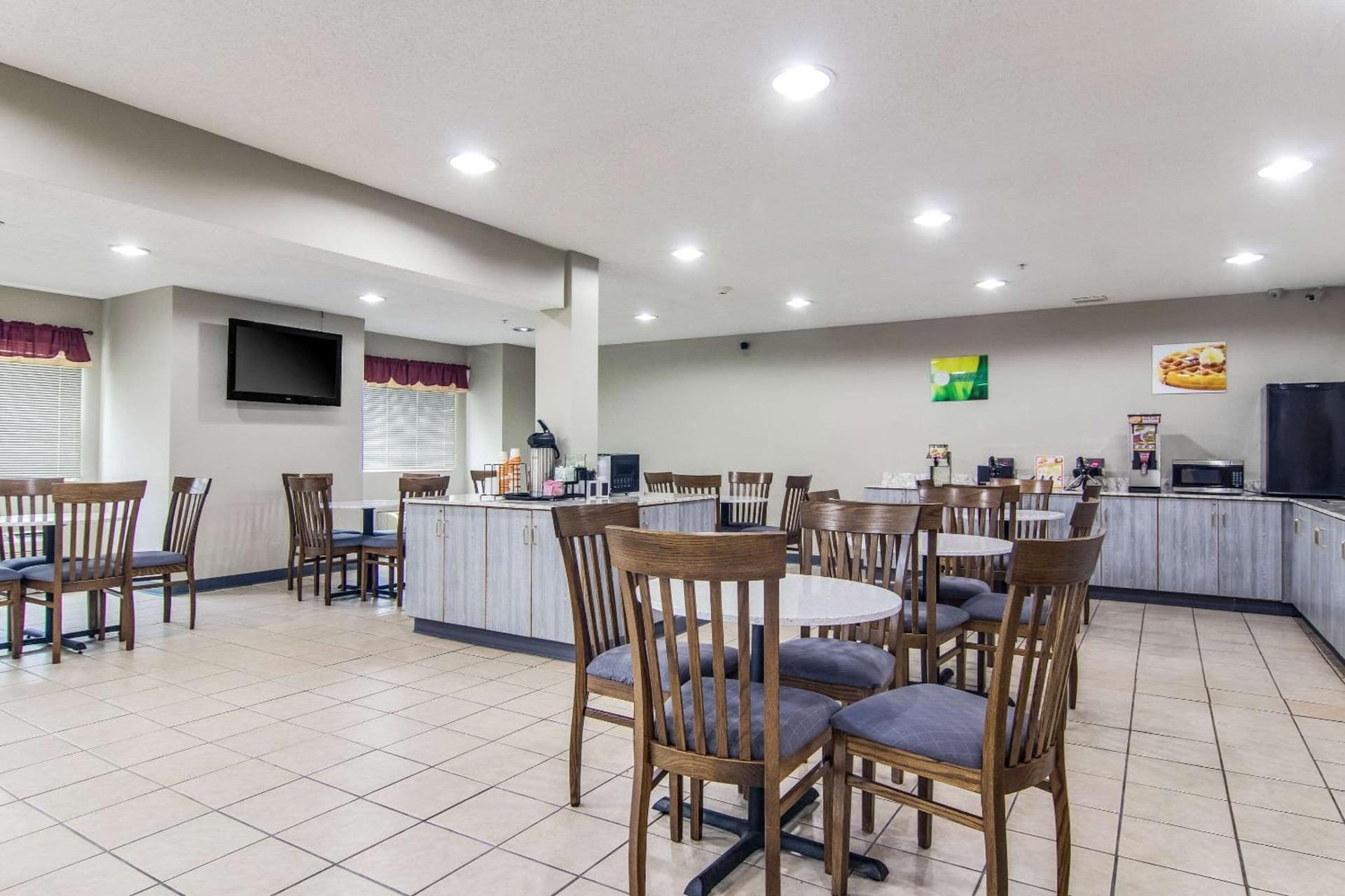 Quality Inn & Suites Grove City-Outlet Mall gallery photo in Grove City, PA — image 7