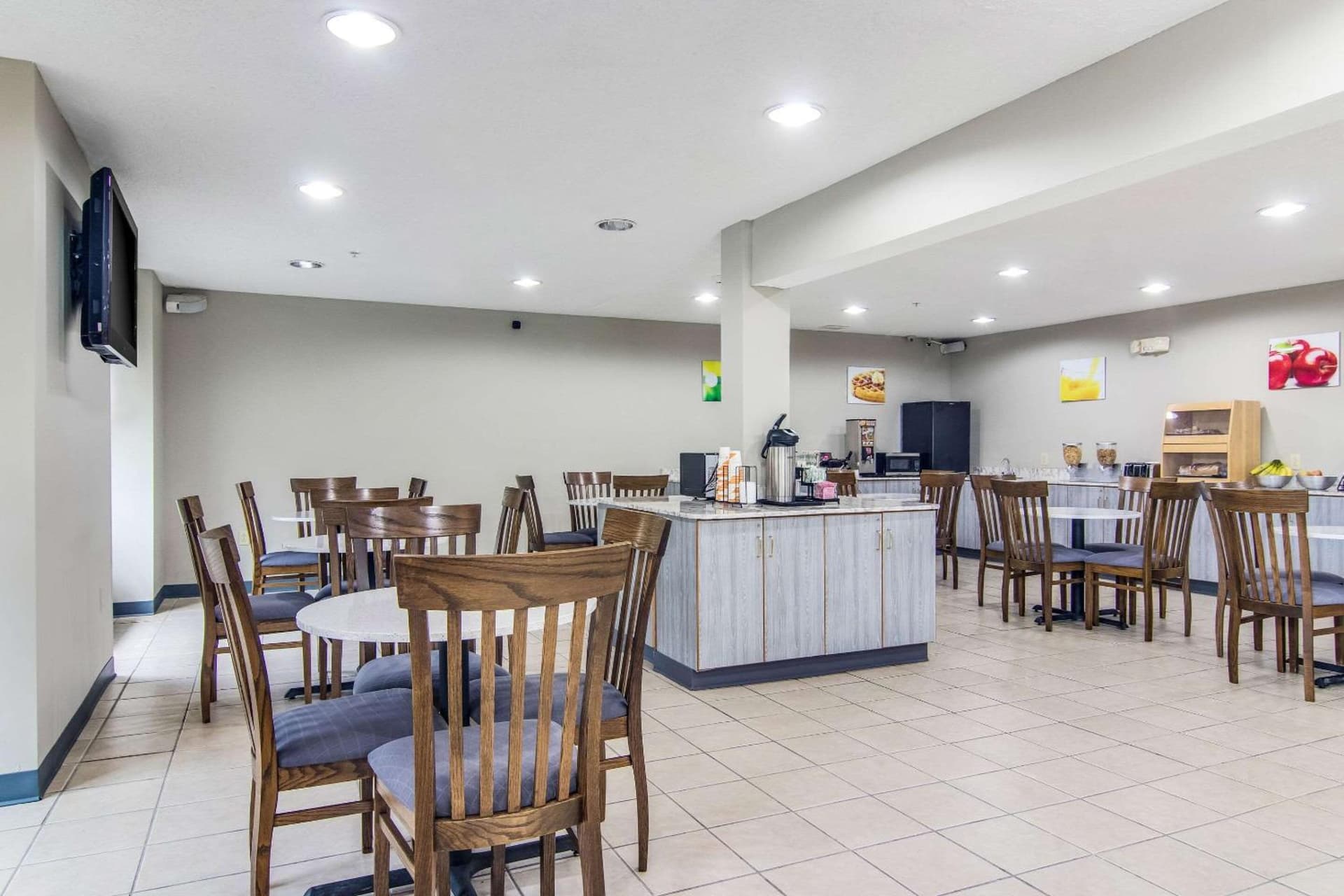 Quality Inn & Suites Grove City-Outlet Mall gallery photo in Grove City, PA — image 31