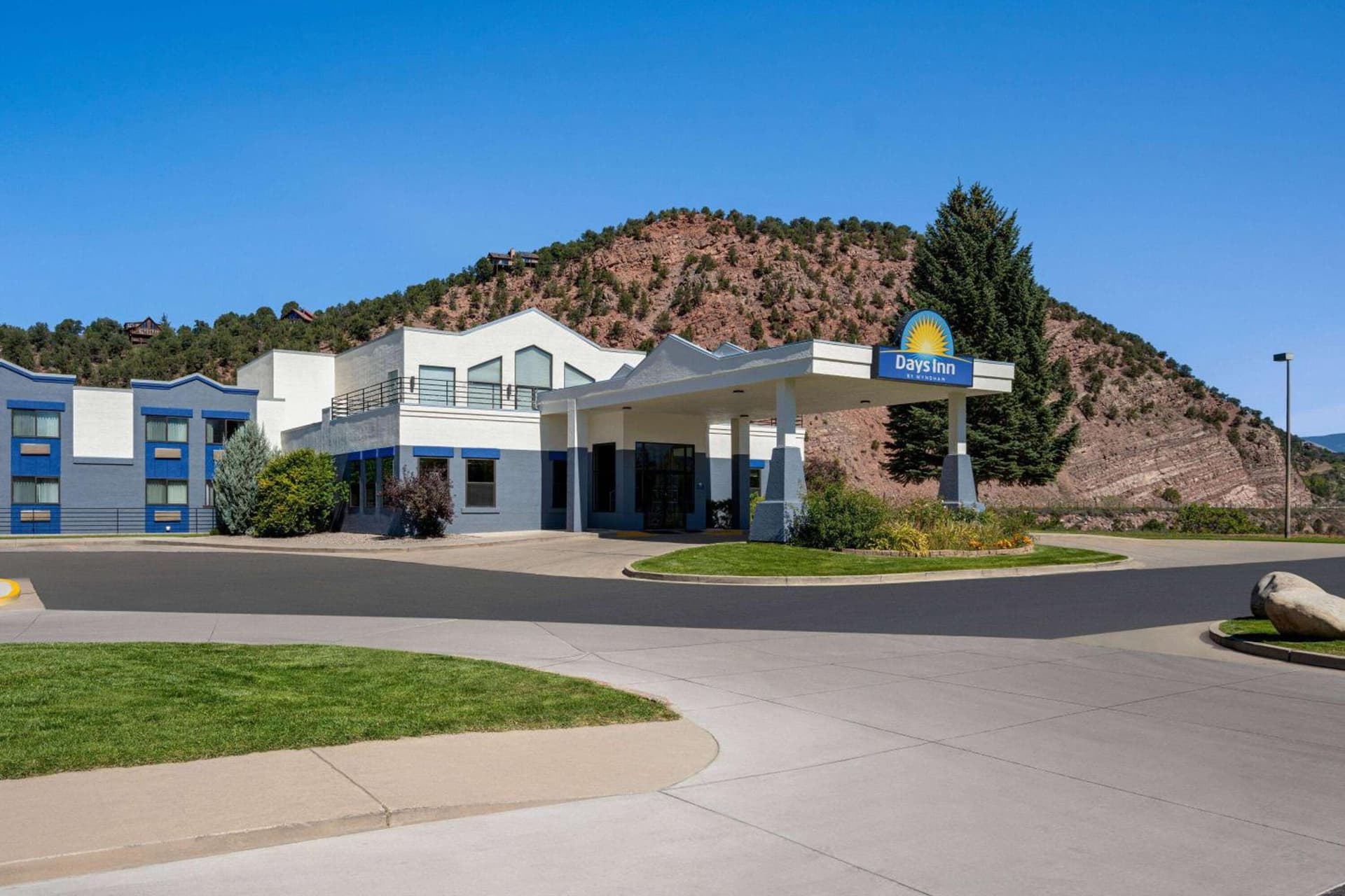 Days Inn by Wyndham Carbondale property views in Carbondale, CO — gallery photo 3