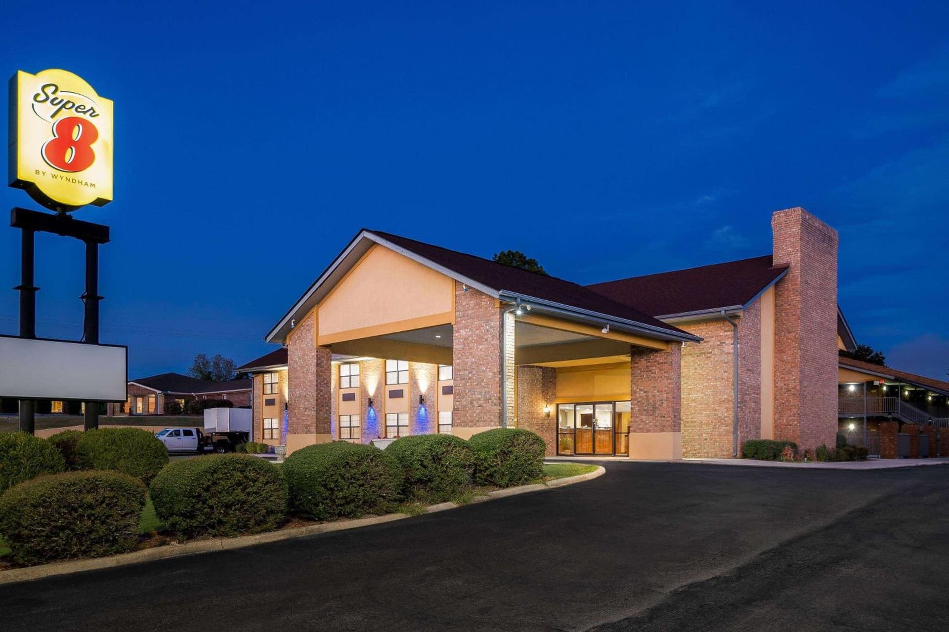 Super 8 by Wyndham Paragould interior in Paragould, AR — gallery photo 2