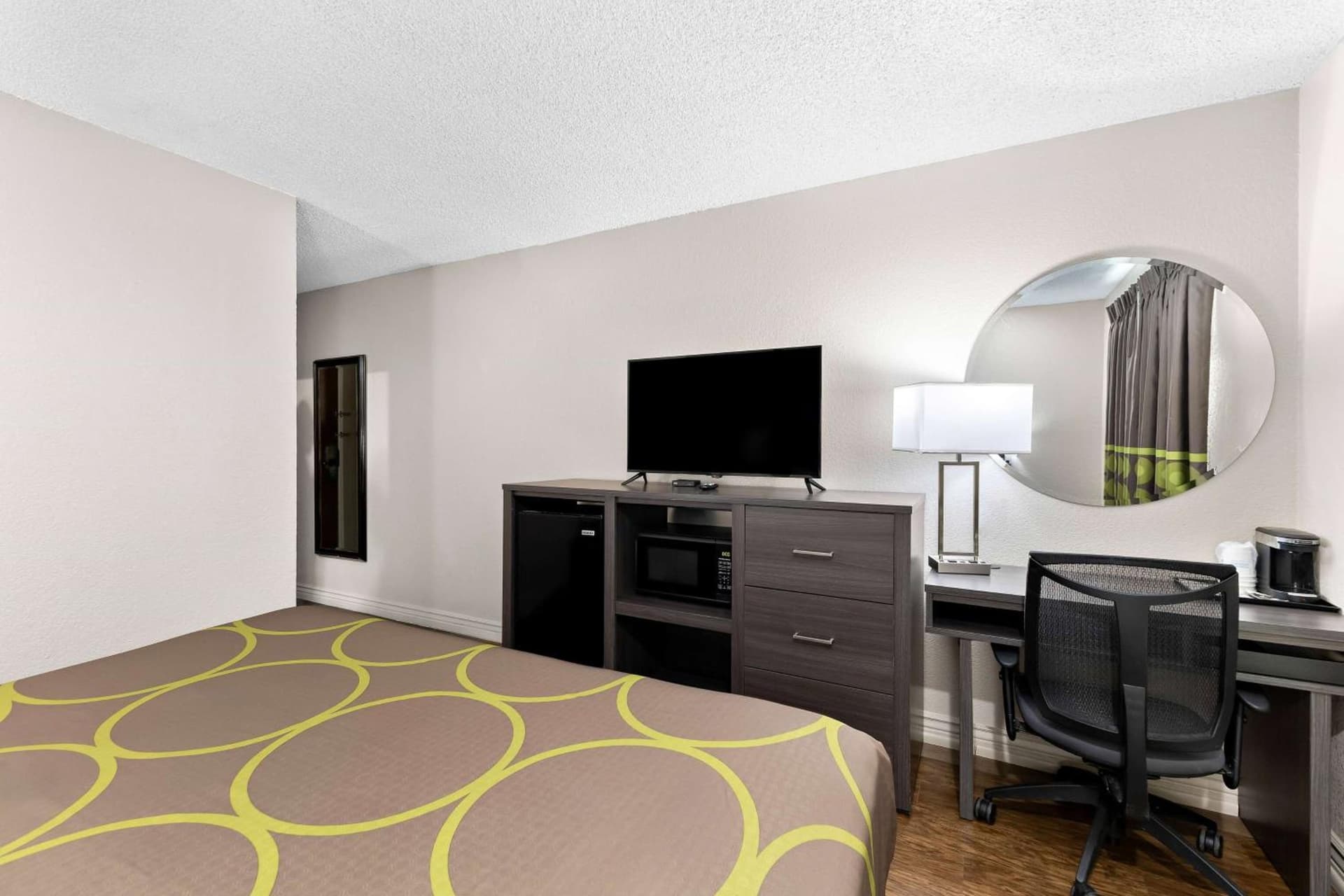 Super 8 by Wyndham Goodyear/Phoenix Area gallery photo in Goodyear, AZ — image 12