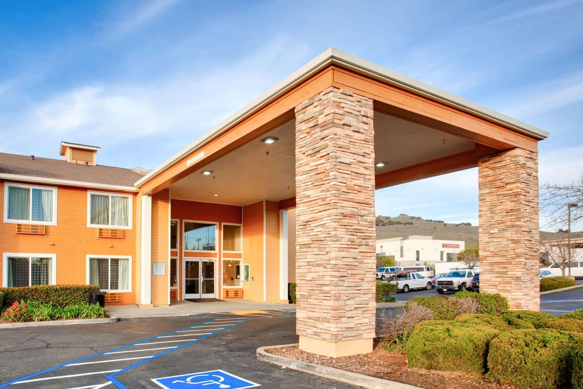 Quality Inn near Six Flags Discovery Kingdom-Napa Valley interior in Vallejo, CA — gallery photo 2