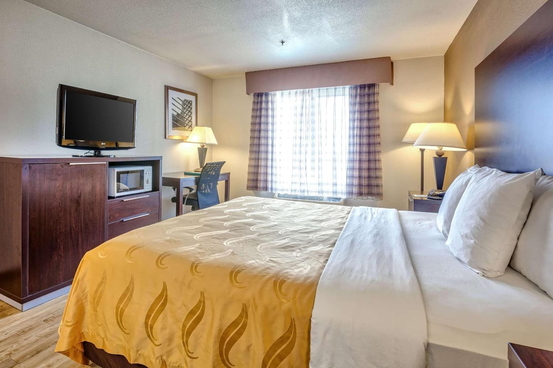Quality Inn near Six Flags Discovery Kingdom-Napa Valley interior in Vallejo, CA — gallery photo 2